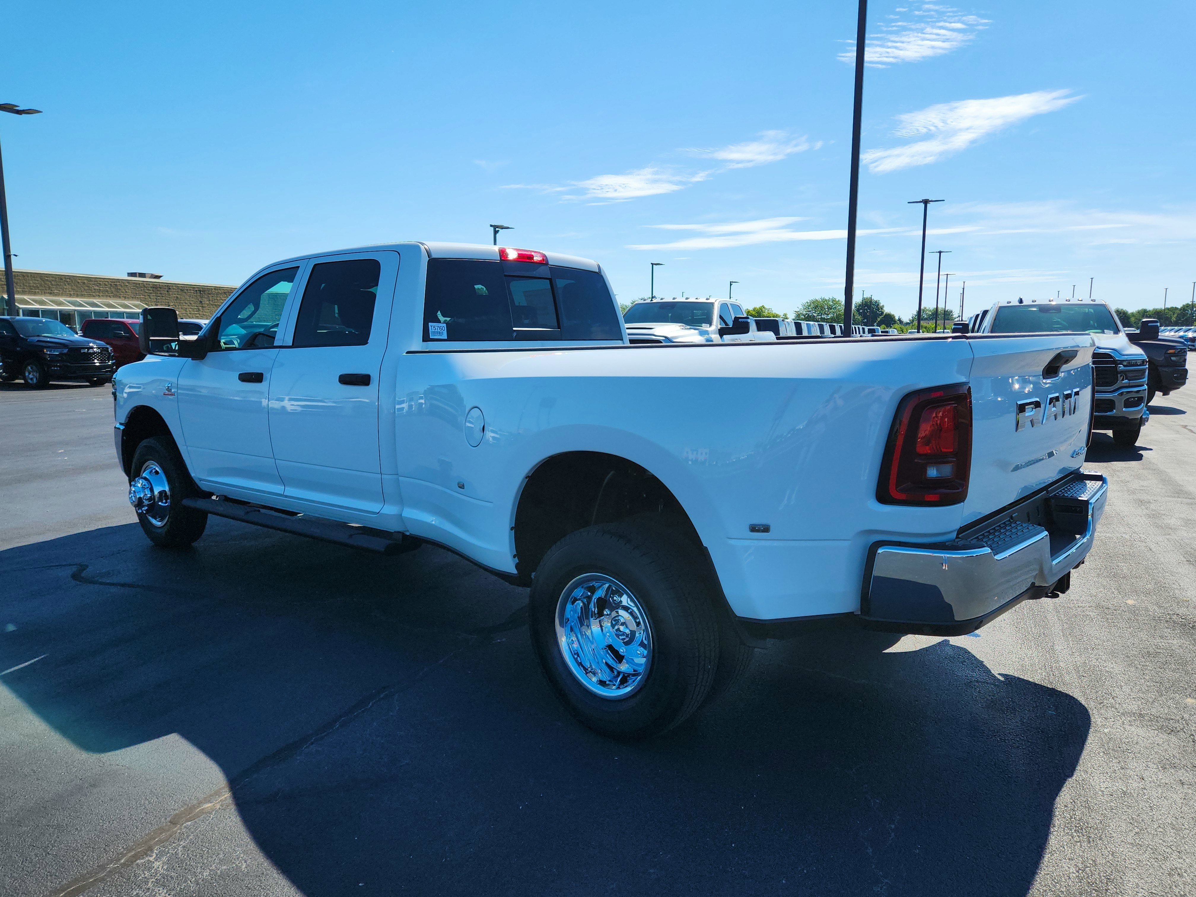 2026 RAM Ram 3500 RAM 3500 TRADESMAN CREW CAB 4X4 (169 IN WB 8 FT 0 IN BOX)