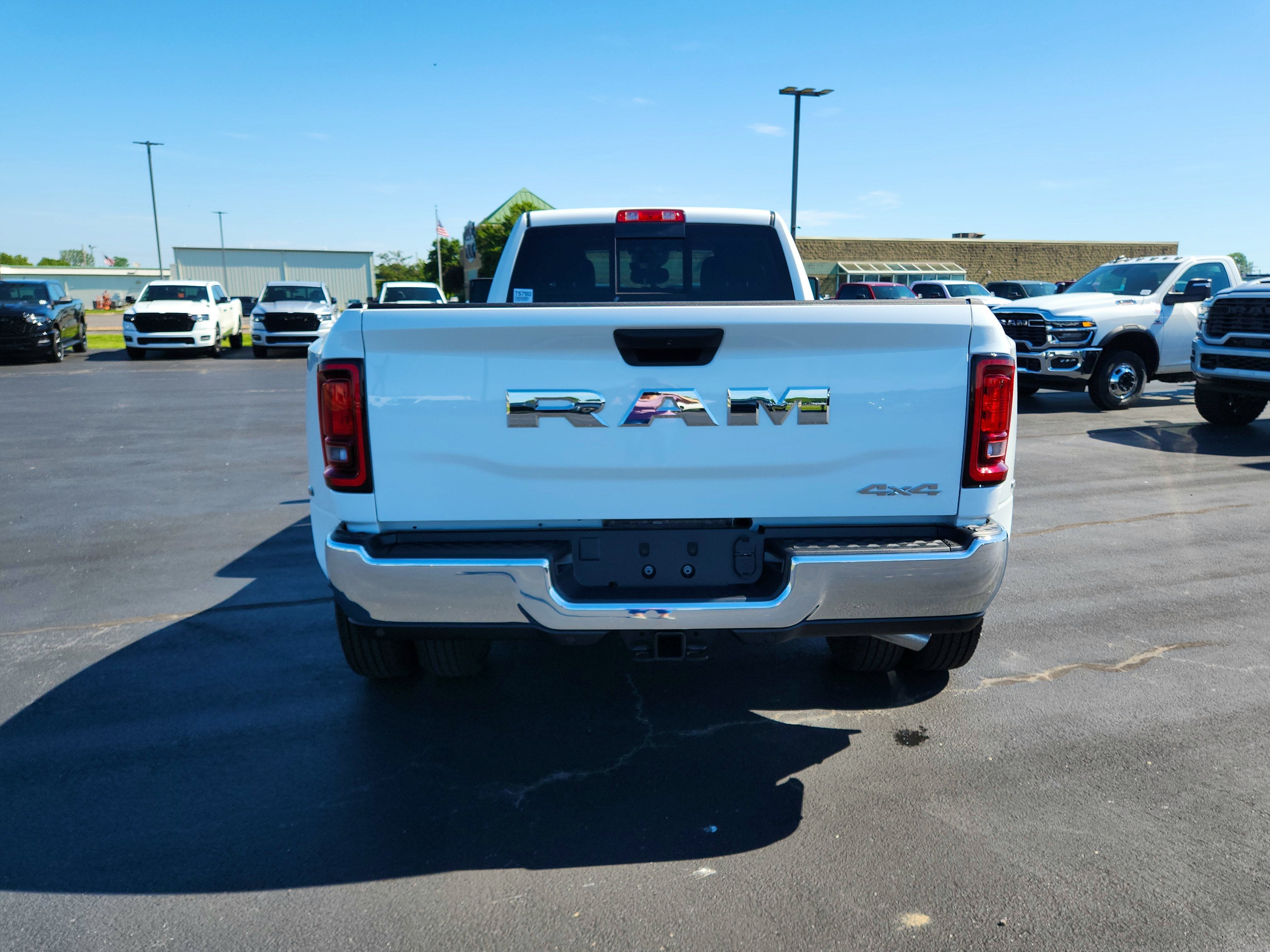 2026 RAM Ram 3500 RAM 3500 TRADESMAN CREW CAB 4X4 (169 IN WB 8 FT 0 IN BOX)