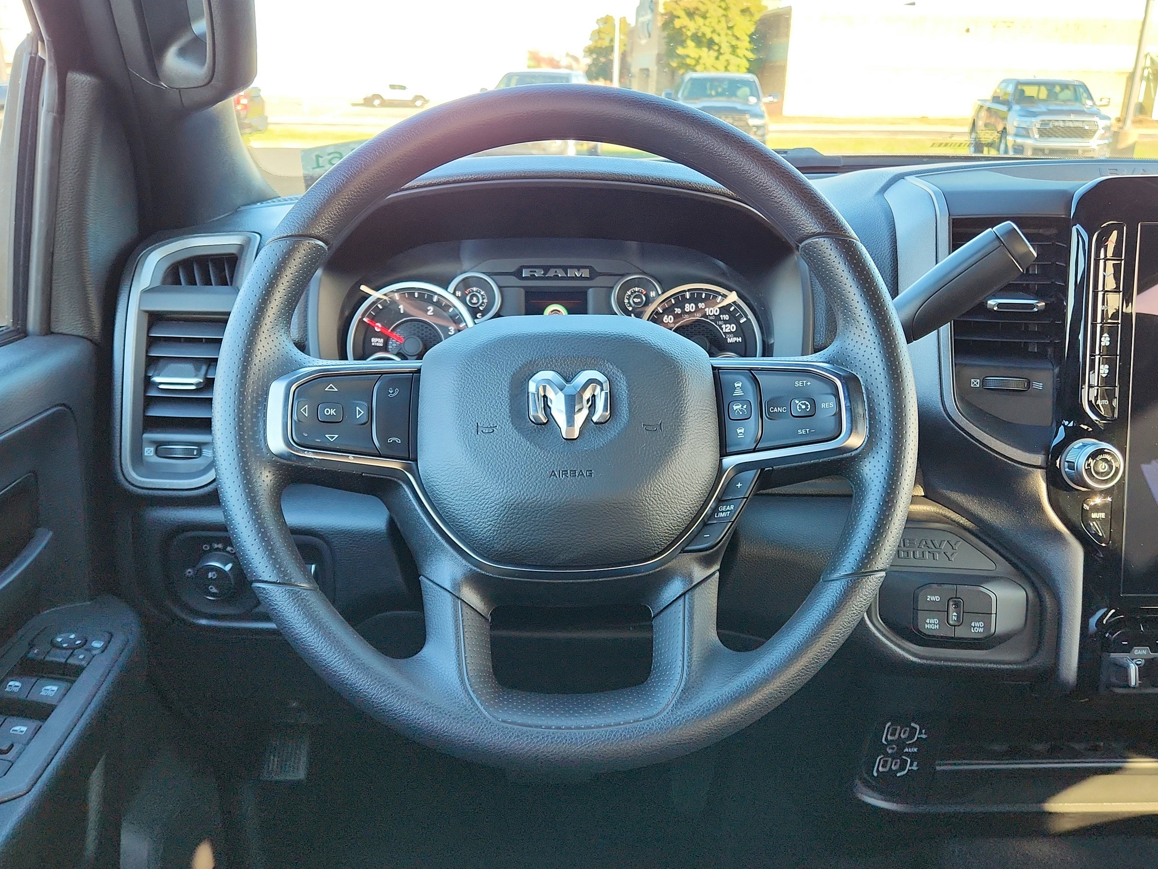 2026 RAM Ram 3500 RAM 3500 TRADESMAN CREW CAB 4X4 (169 IN WB 8 FT 0 IN BOX)