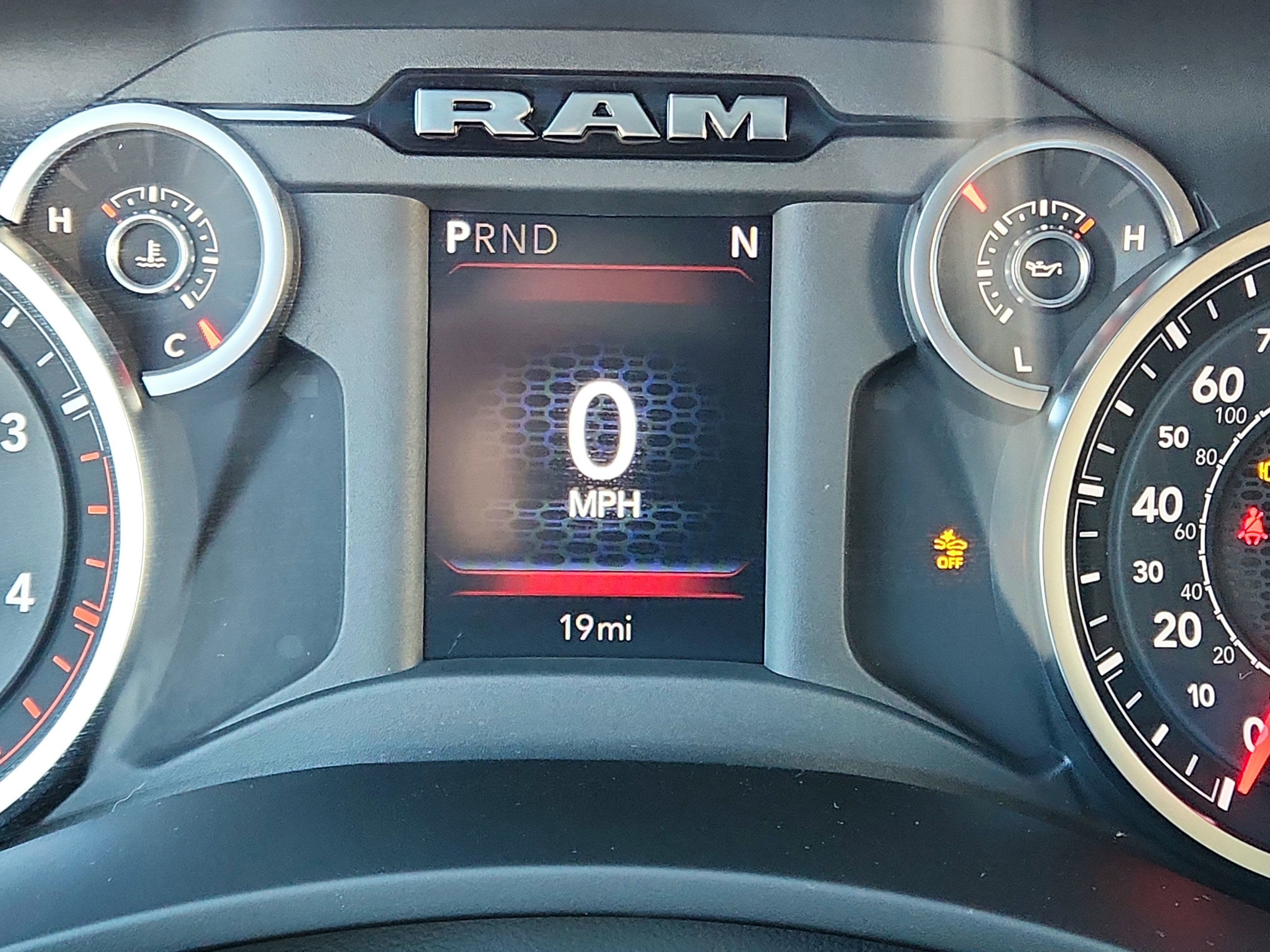 2026 RAM Ram 3500 RAM 3500 TRADESMAN CREW CAB 4X4 (169 IN WB 8 FT 0 IN BOX)