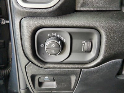 2026 RAM Ram 1500 RAM 1500 TRADESMAN CREW CAB 4X4 (144.5 IN WB 5 FT 7 IN BOX)