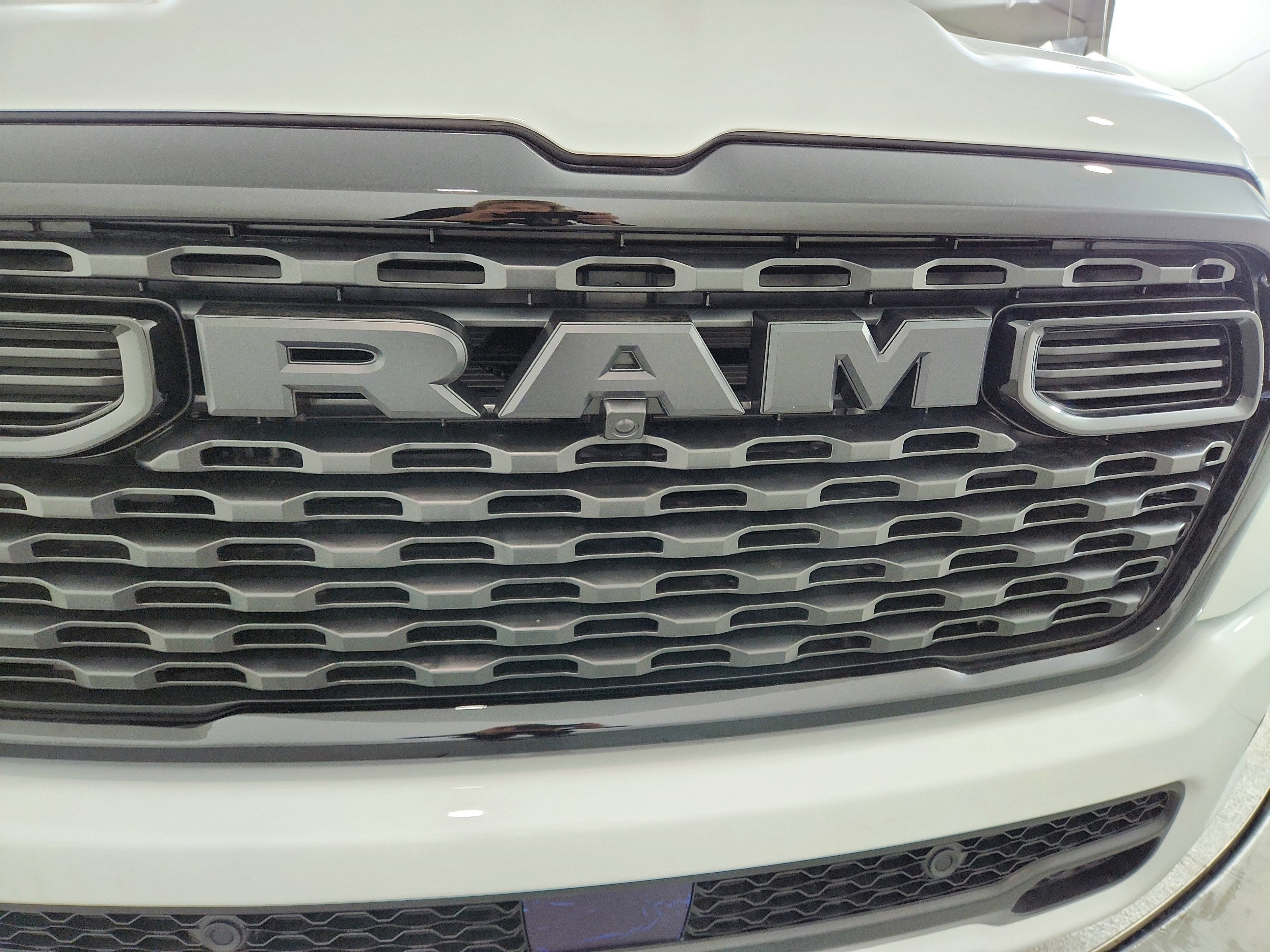 2026 RAM Ram 1500 RAM 1500 TRADESMAN CREW CAB 4X4 (144.5 IN WB 5 FT 7 IN BOX)