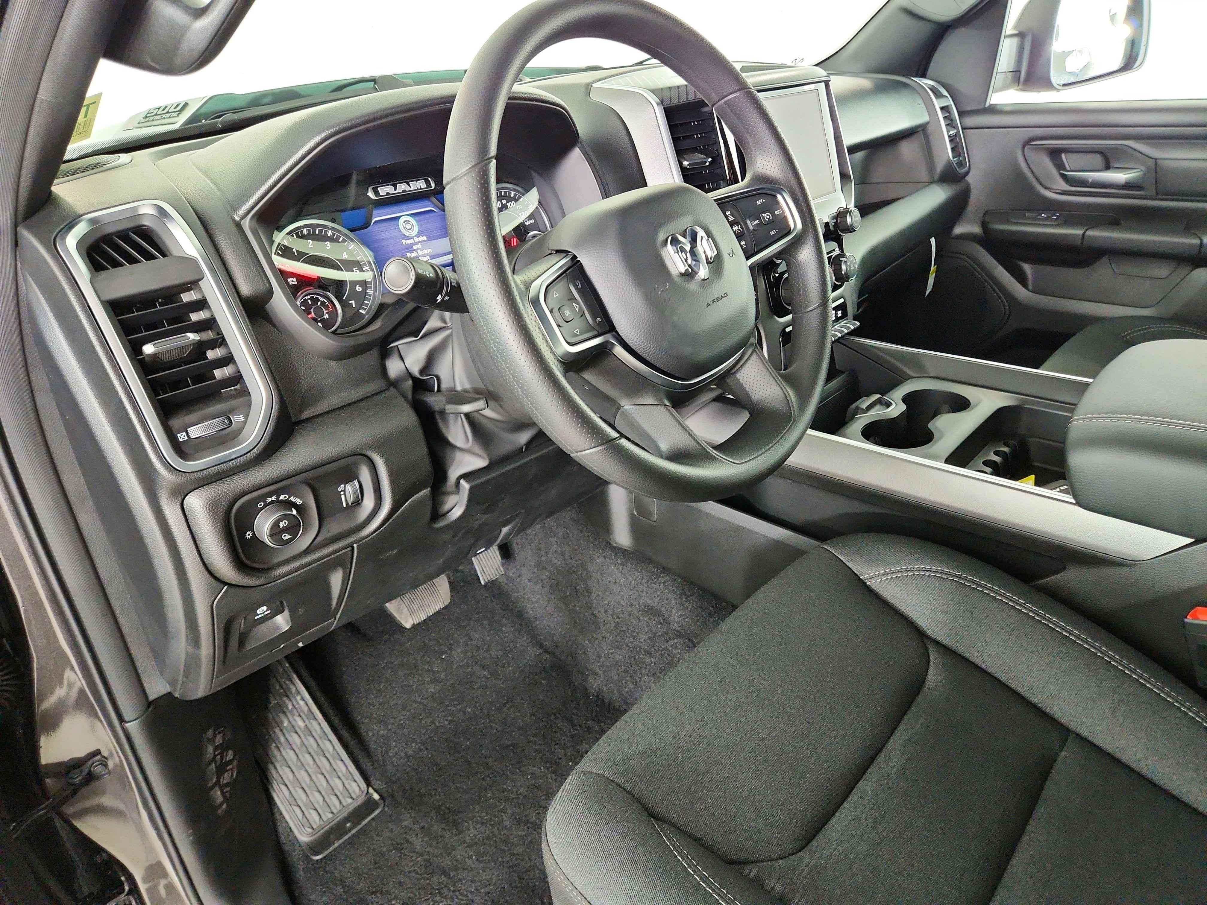 2026 RAM Ram 1500 RAM 1500 TRADESMAN CREW CAB 4X4 (144.5 IN WB 5 FT 7 IN BOX)