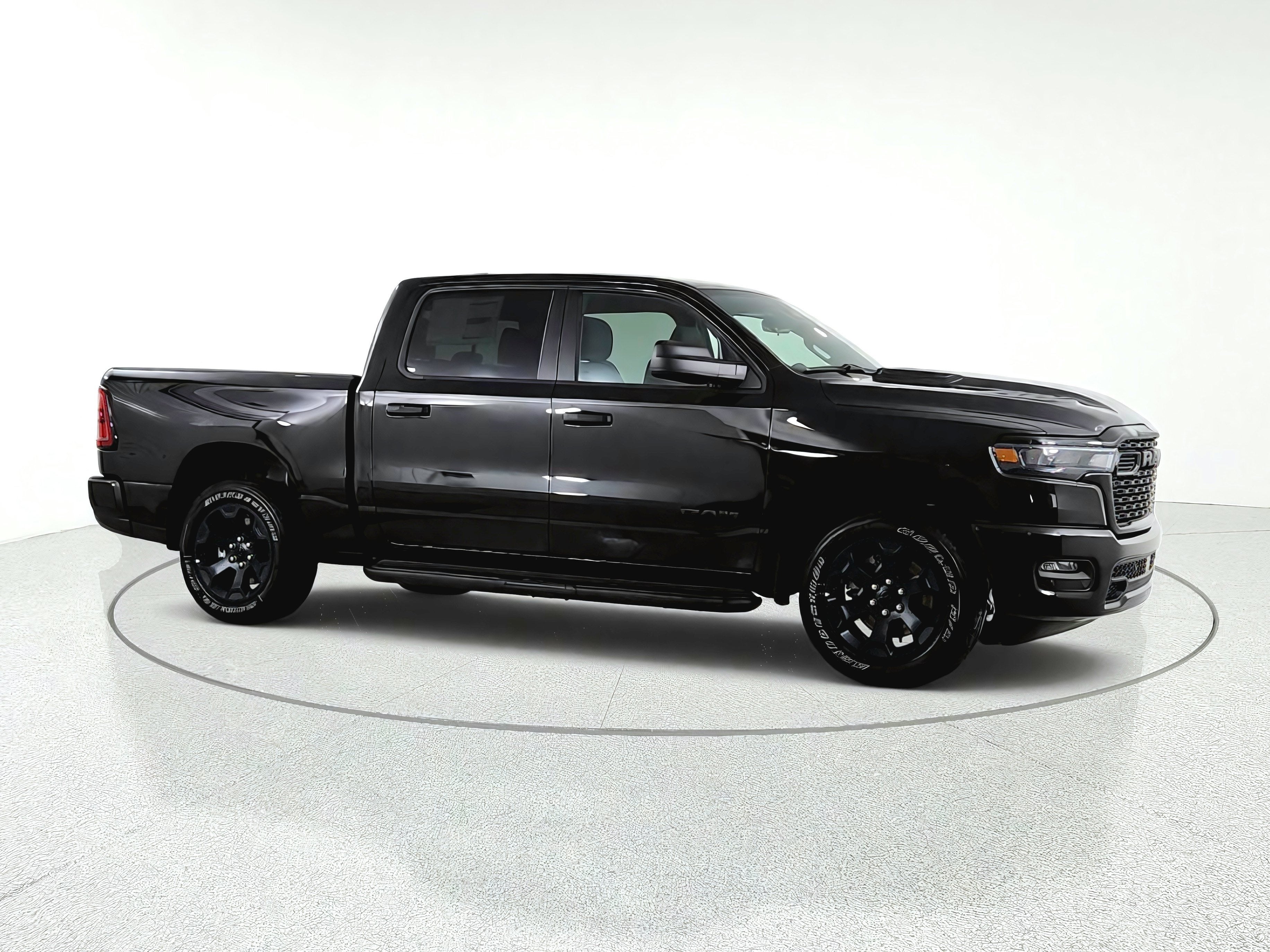 2026 RAM Ram 1500 Express 4x4 Crew Cab 5'7" Box