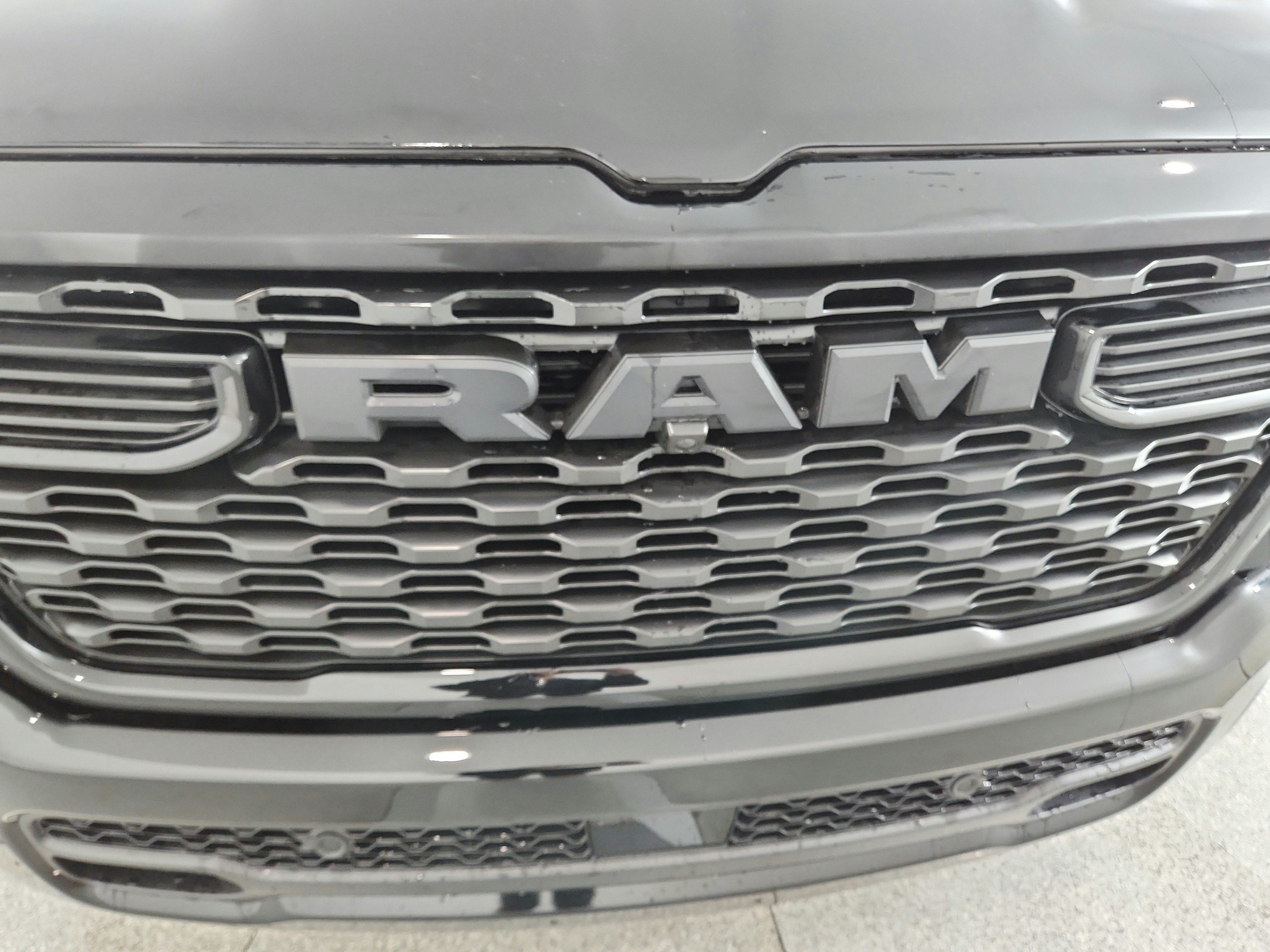 2026 RAM Ram 1500 Express 4x4 Crew Cab 5'7" Box