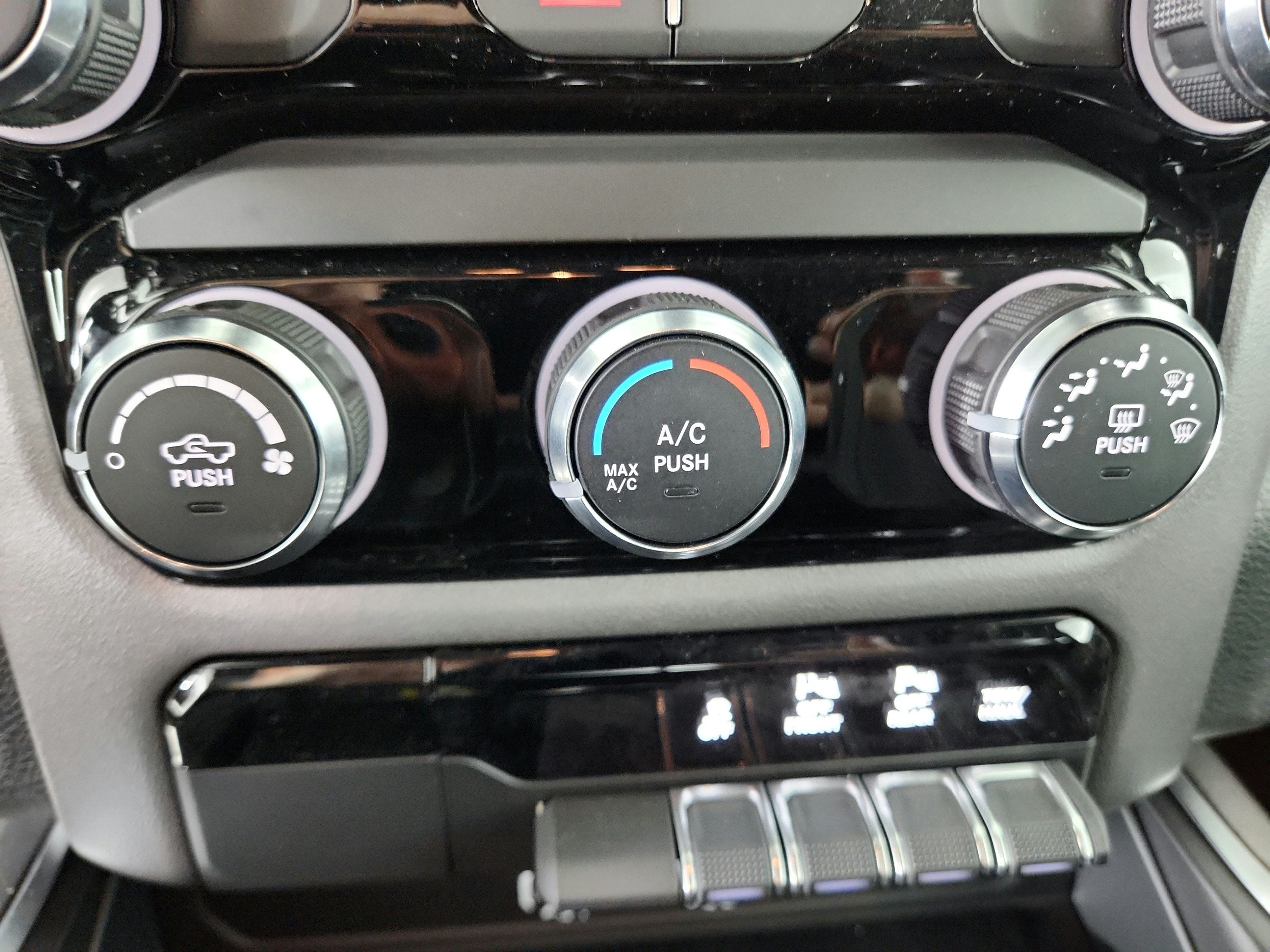 2026 RAM Ram 1500 Express 4x4 Crew Cab 5'7" Box