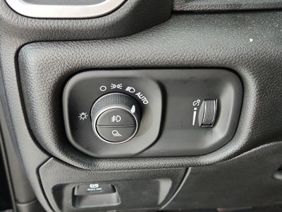 2026 RAM Ram 1500 Express 4x4 Crew Cab 5'7" Box
