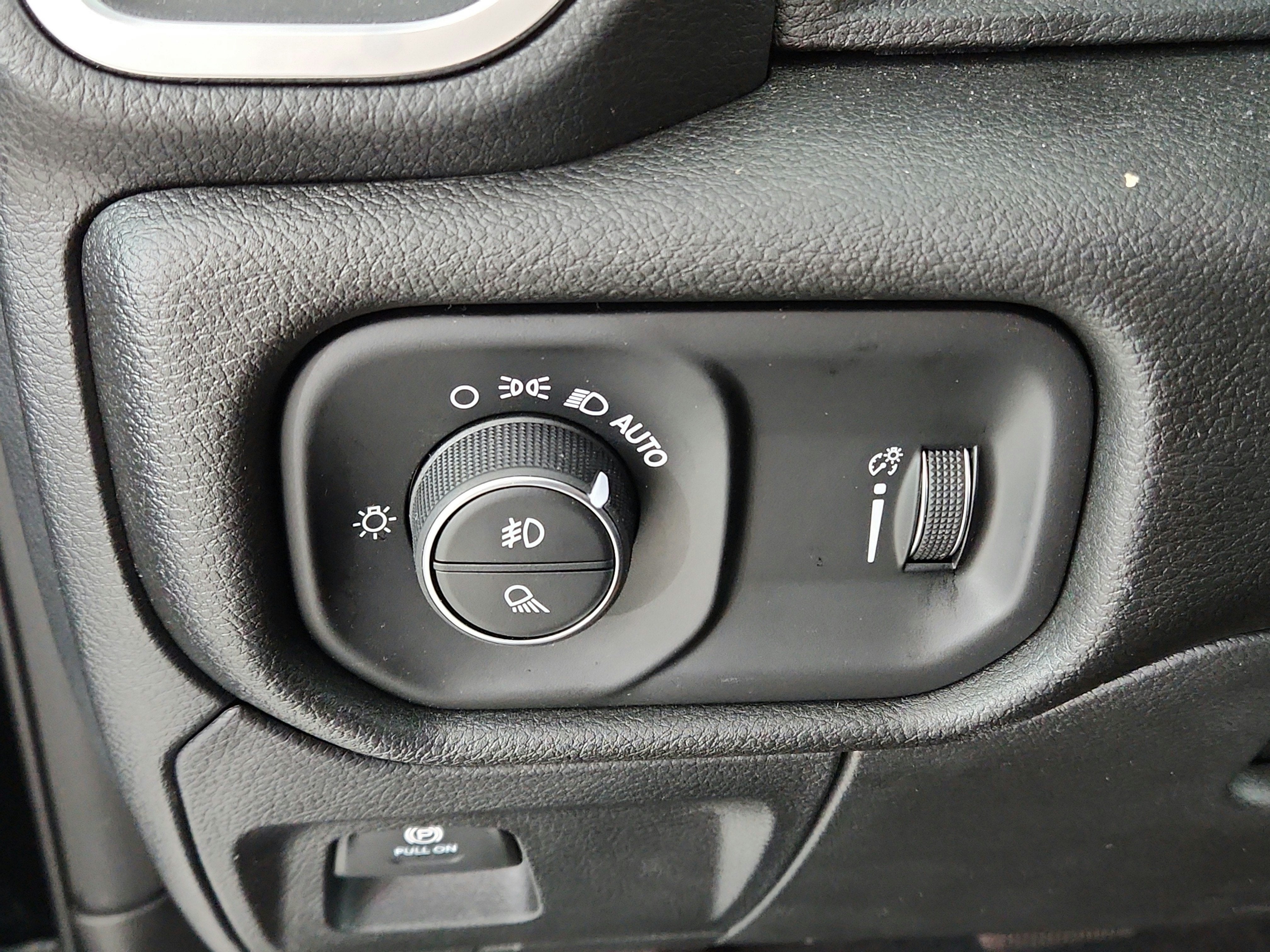 2026 RAM Ram 1500 Express 4x4 Crew Cab 5'7" Box