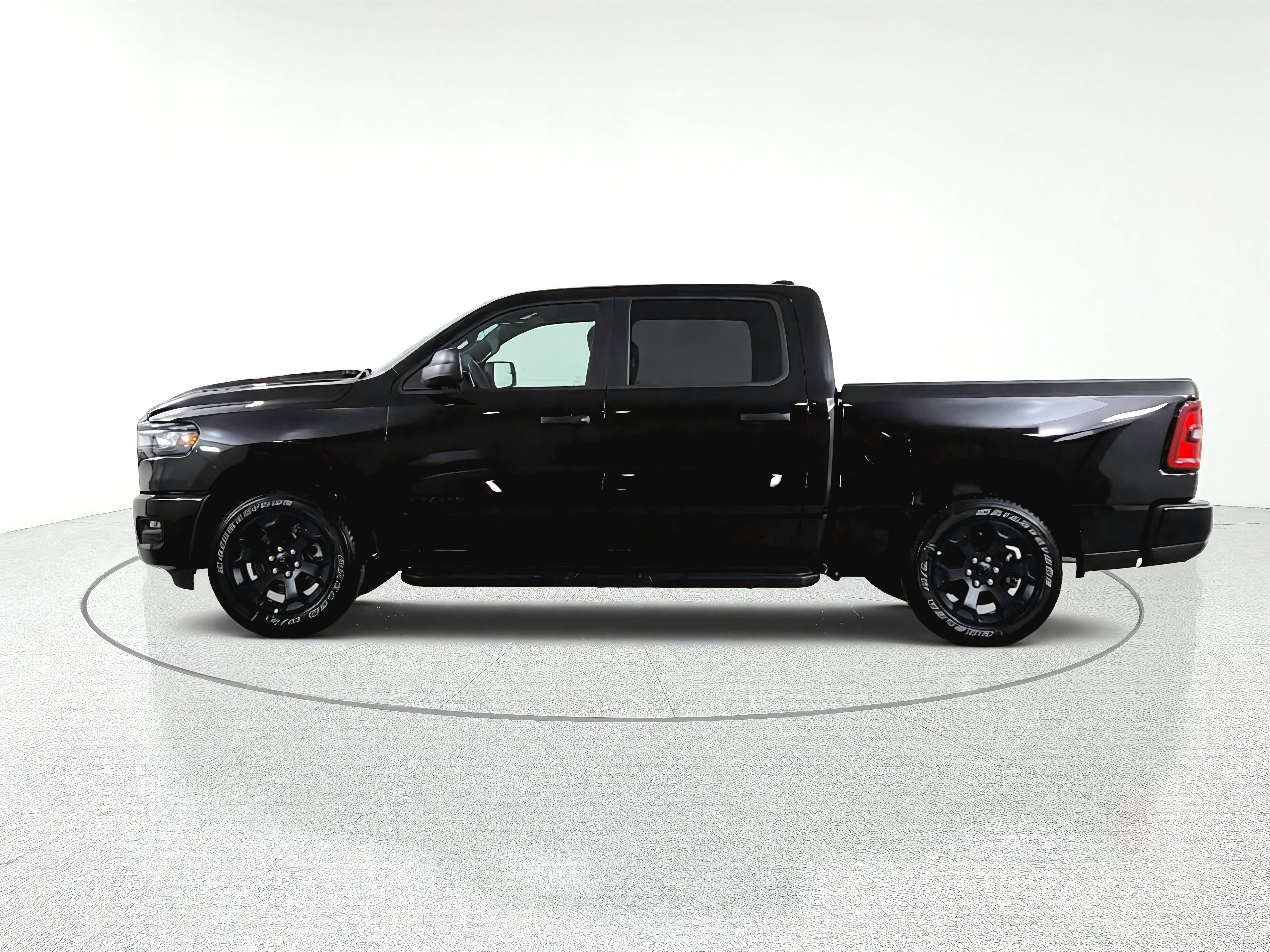 2026 RAM Ram 1500 Express 4x4 Crew Cab 5'7" Box
