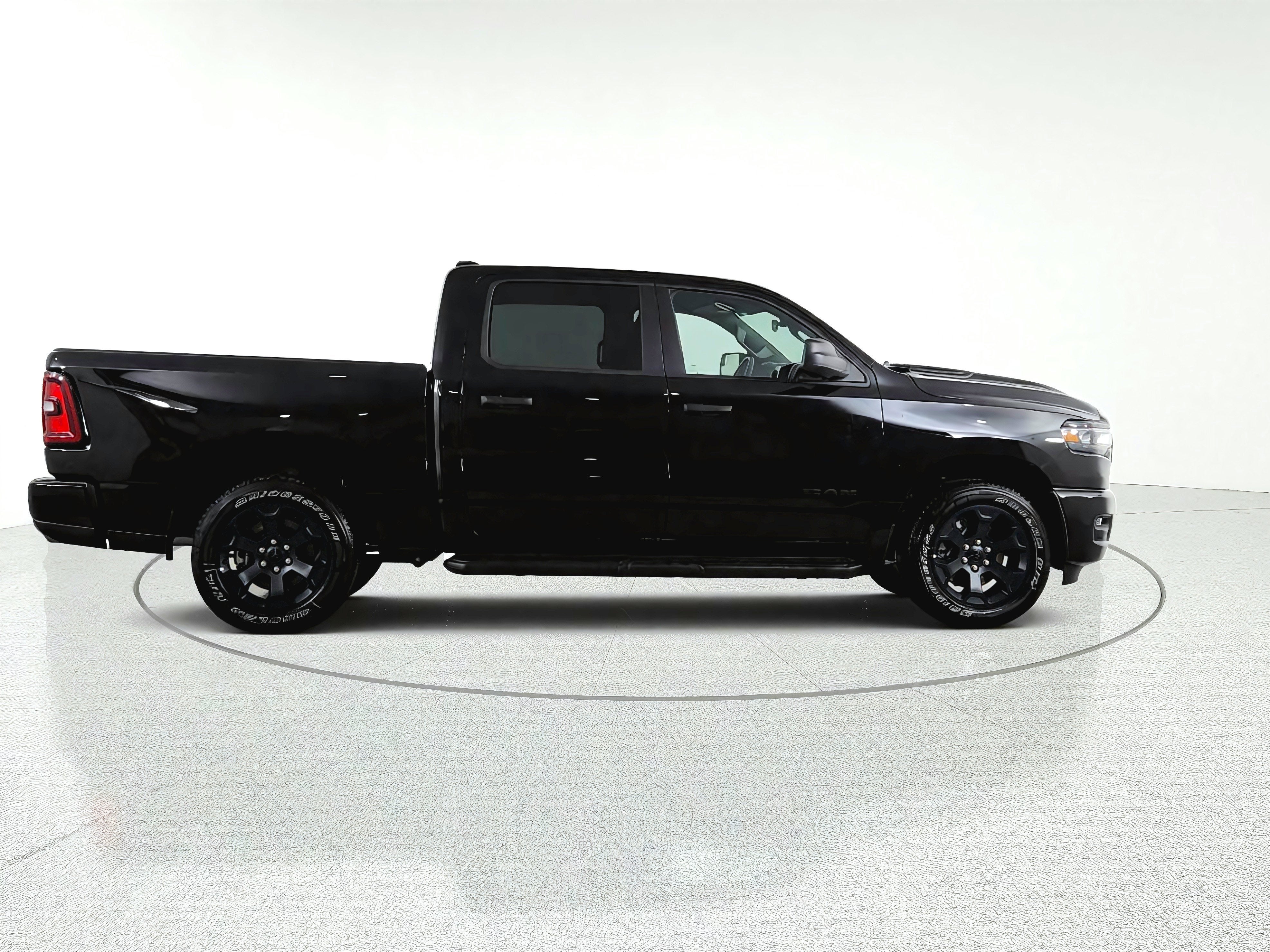 2026 RAM Ram 1500 Express 4x4 Crew Cab 5'7" Box