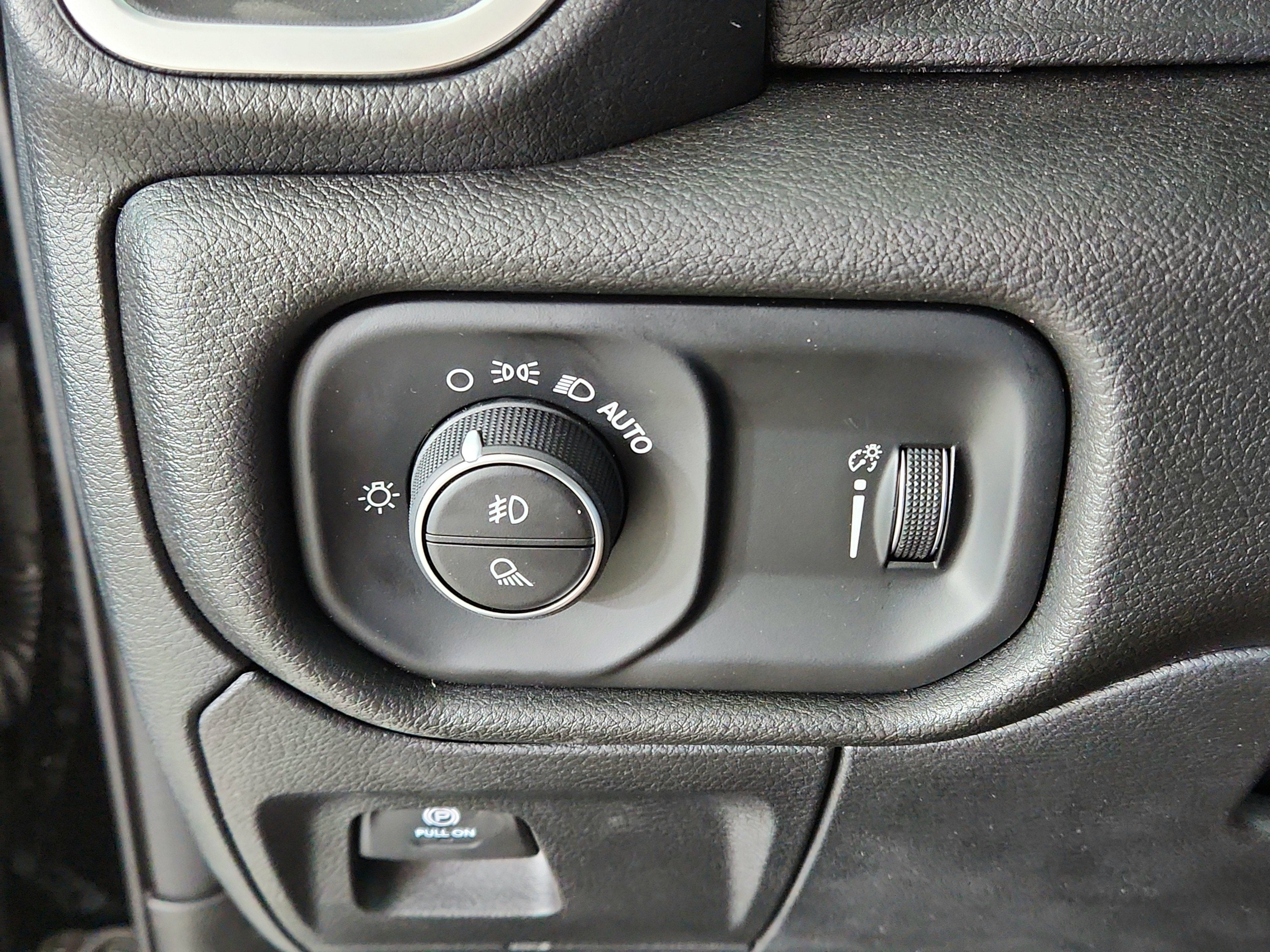 2026 RAM Ram 1500 RAM 1500 TRADESMAN CREW CAB 4X4 (144.5 IN WB 5 FT 7 IN BOX)