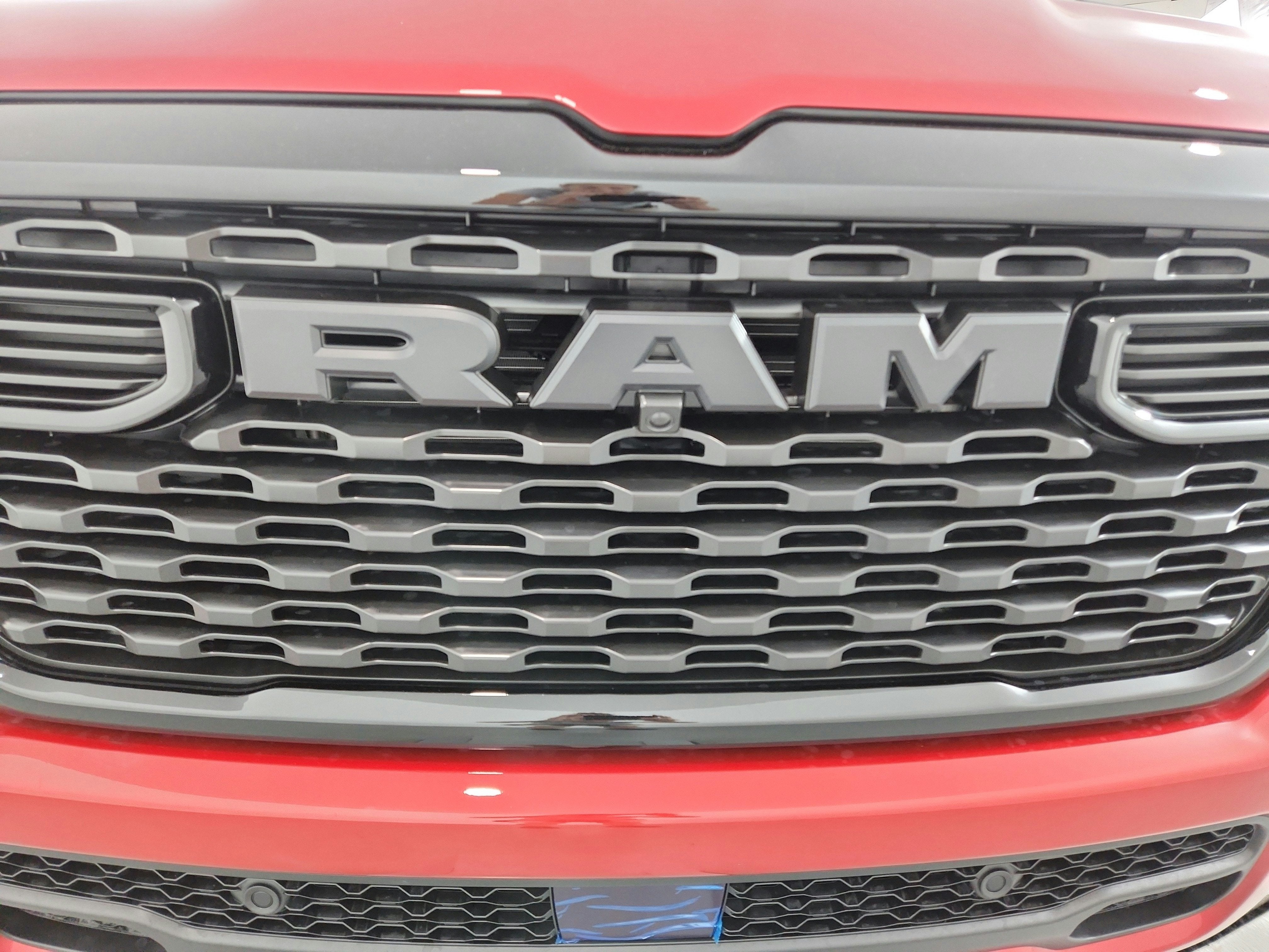 2026 RAM Ram 1500 Express 4x4 Crew Cab 5'7" Box