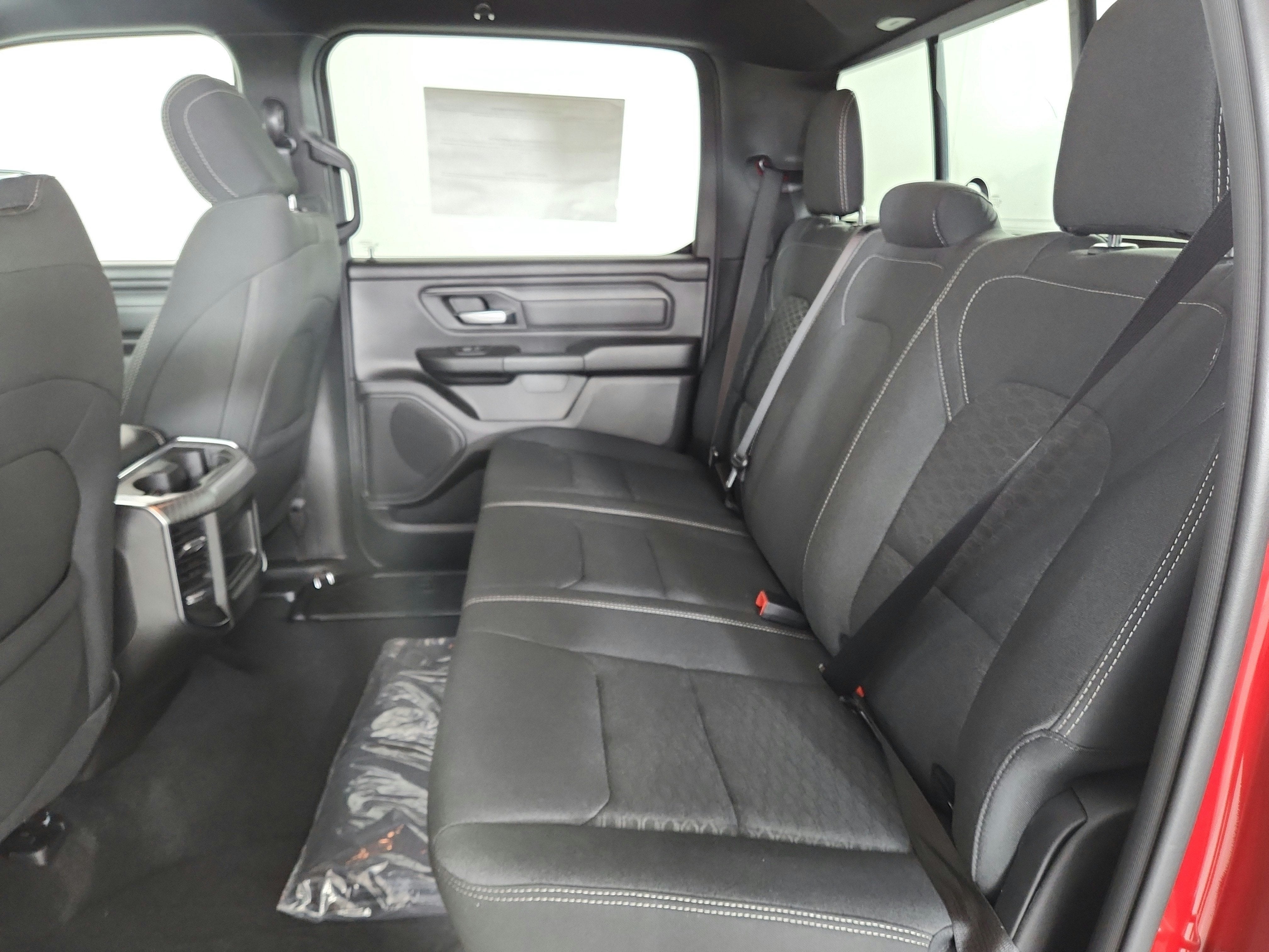 2026 RAM Ram 1500 Express 4x4 Crew Cab 5'7" Box