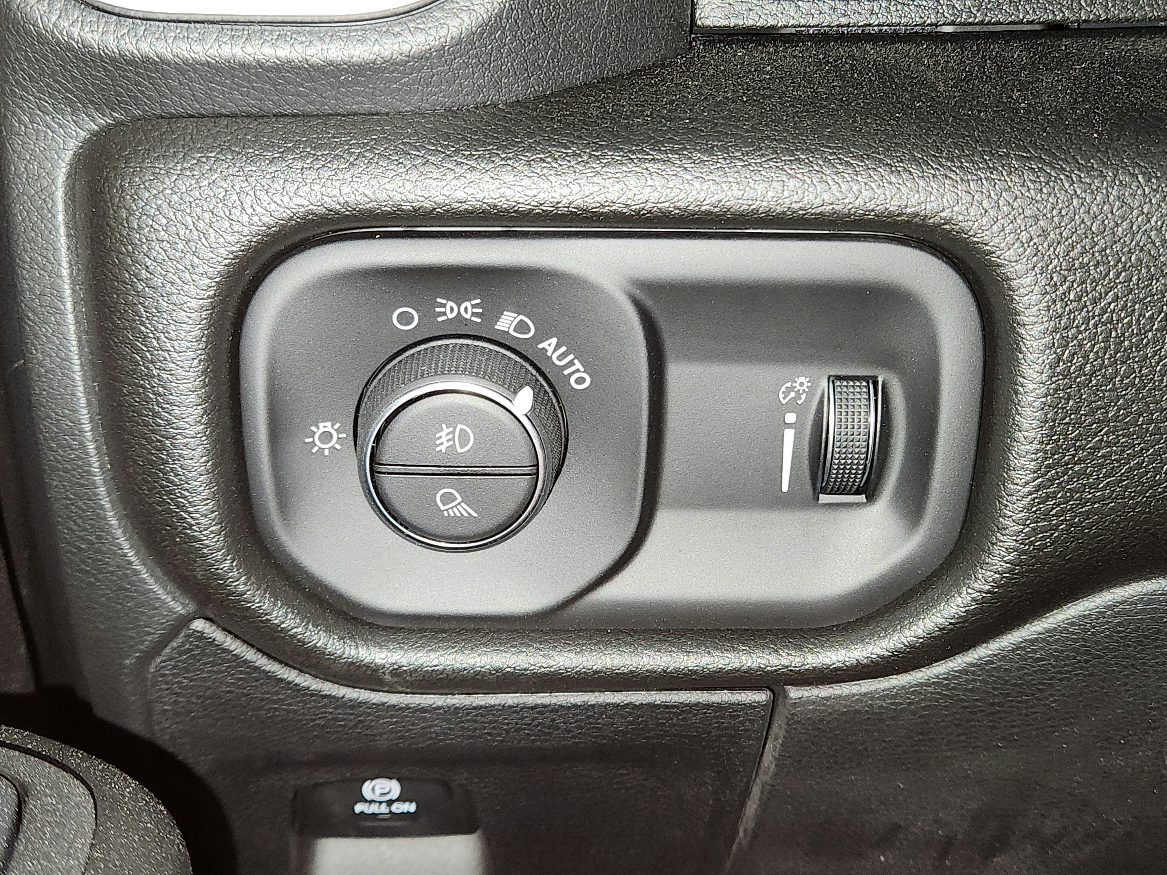 2026 RAM Ram 1500 Express 4x4 Crew Cab 5'7" Box