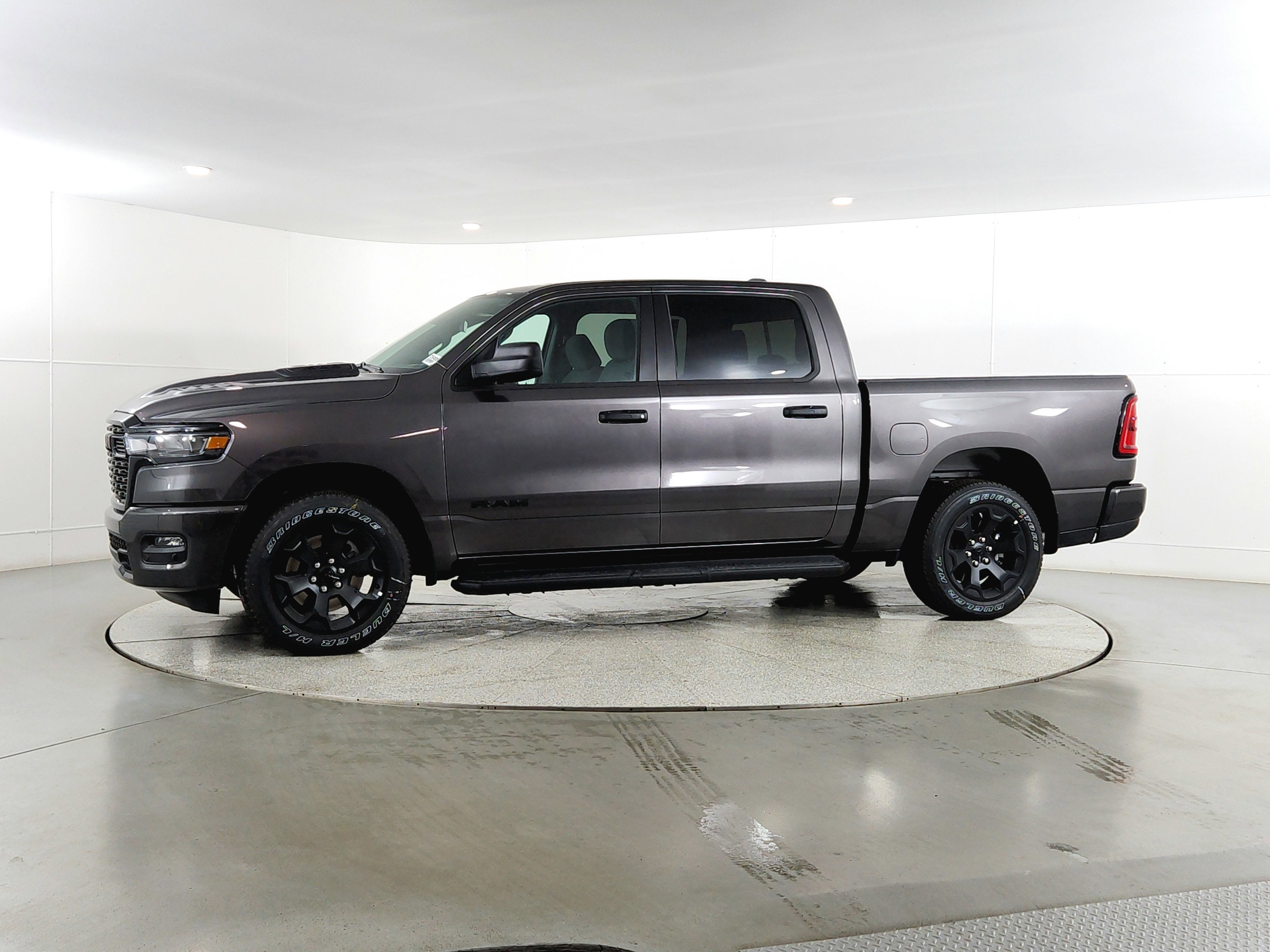 2026 RAM Ram 1500 RAM 1500 TRADESMAN CREW CAB 4X4 (144.5 IN WB 5 FT 7 IN BOX)