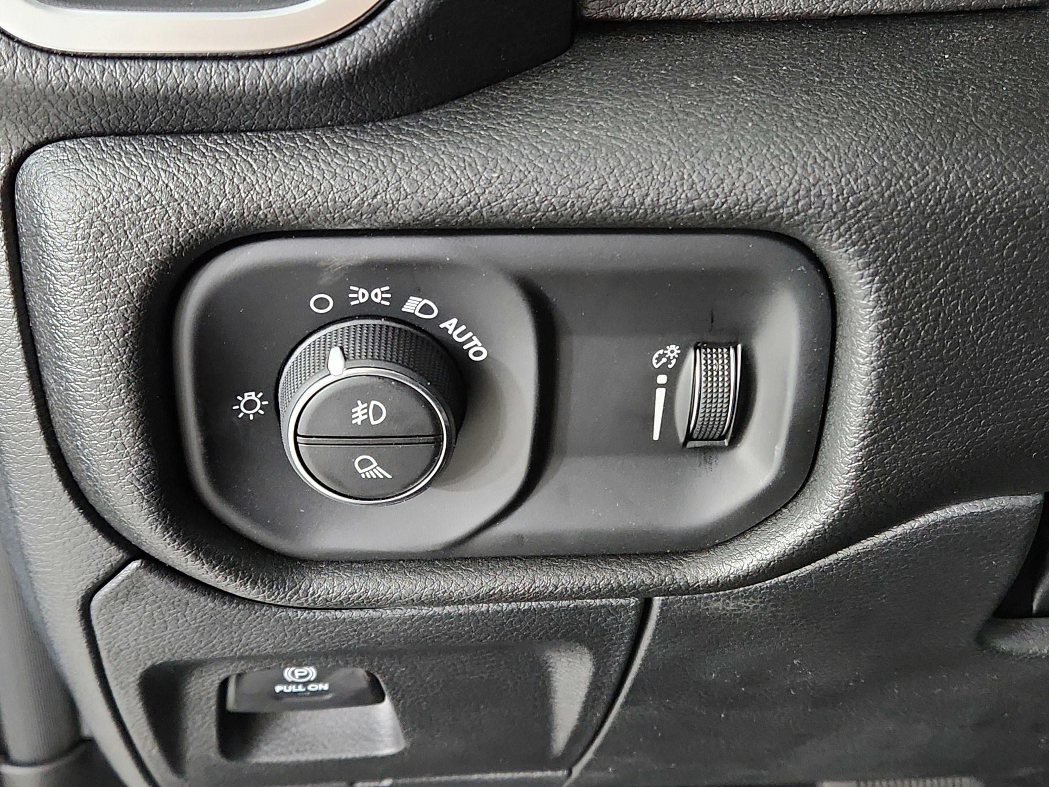 2026 RAM Ram 1500 Express 4x4 Crew Cab 5'7" Box