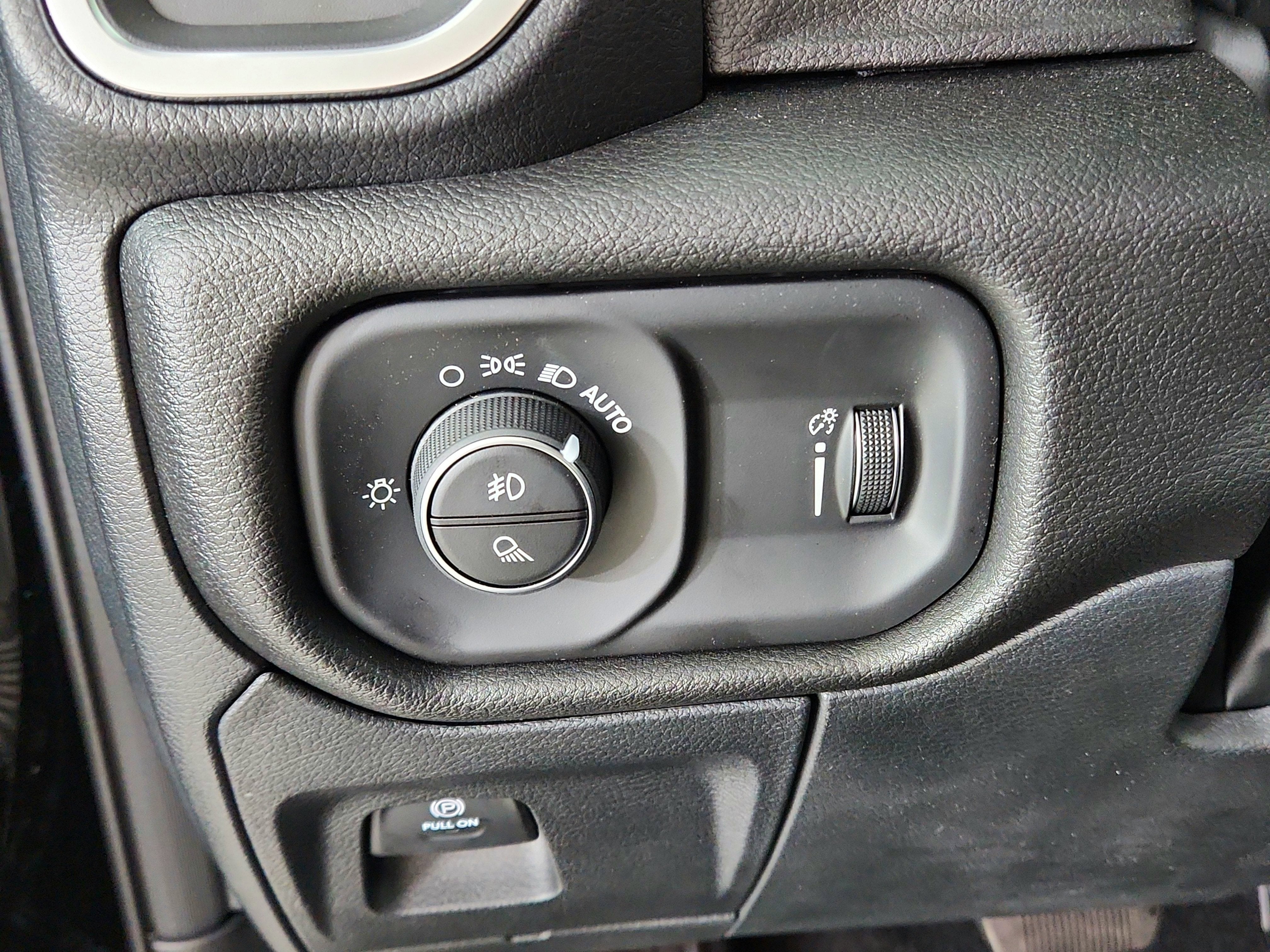 2026 RAM Ram 1500 RAM 1500 TRADESMAN CREW CAB 4X4 (144.5 IN WB 5 FT 7 IN BOX)