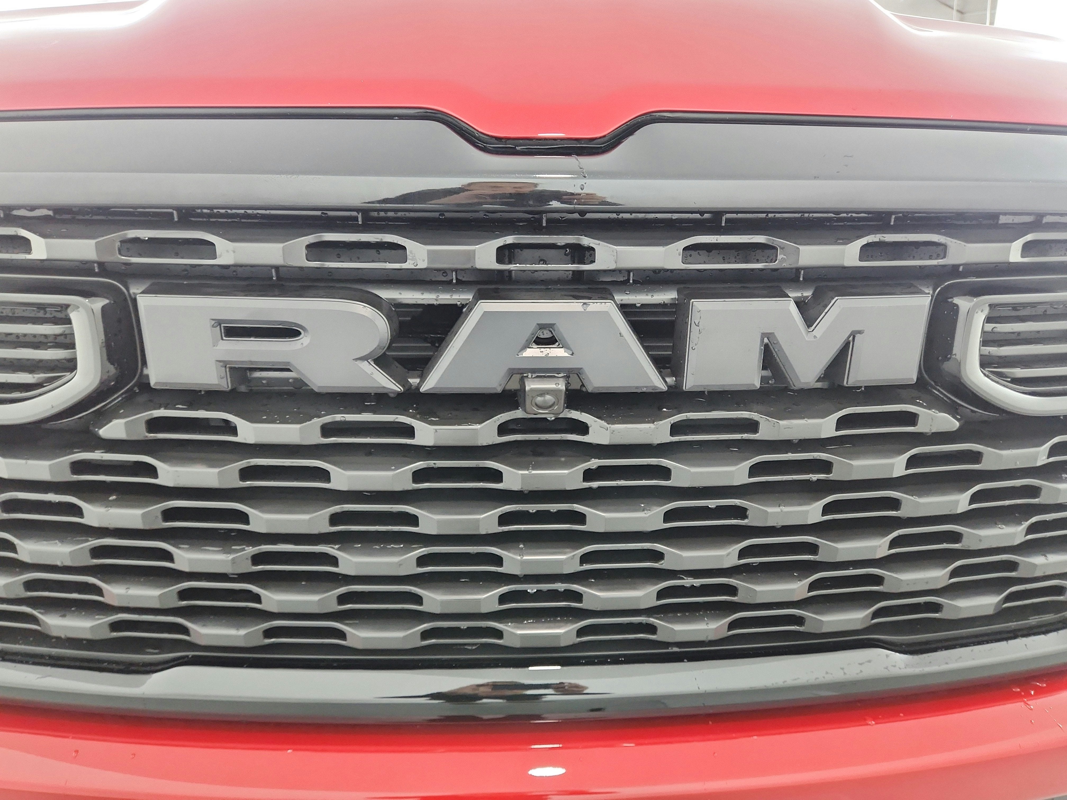 2026 RAM Ram 1500 Express 4x4 Crew Cab 5'7" Box