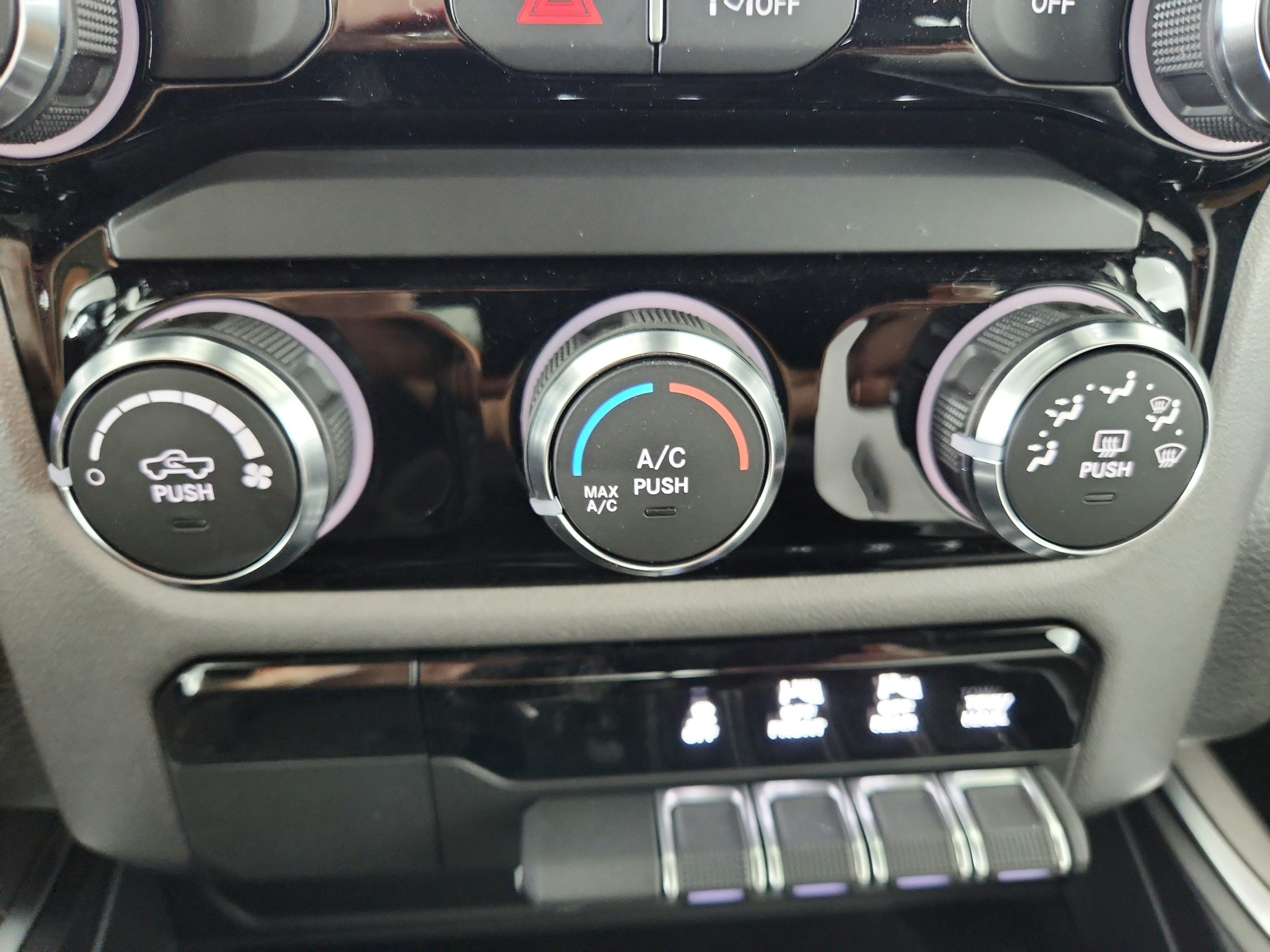 2026 RAM Ram 1500 Express 4x4 Crew Cab 5'7" Box
