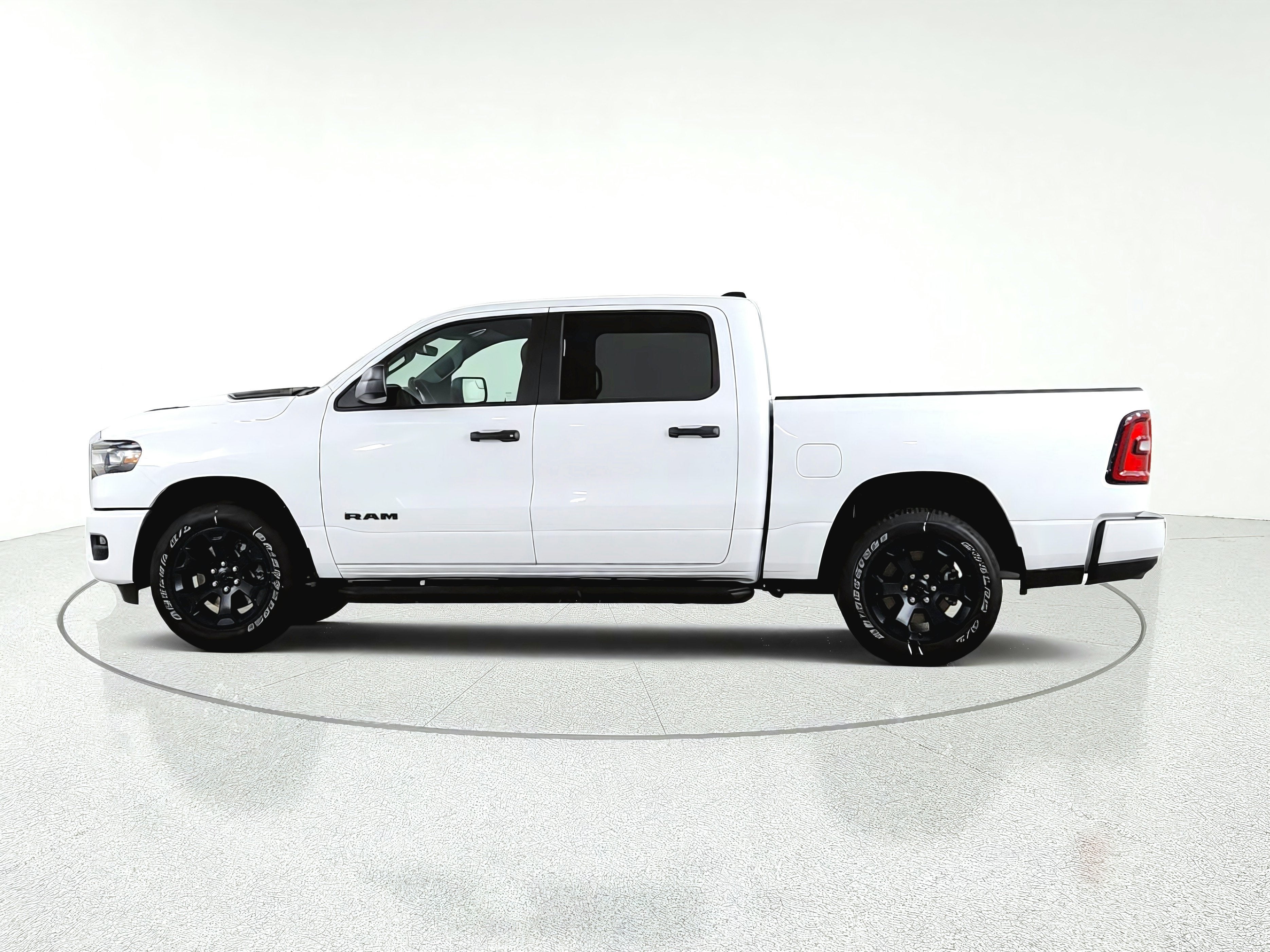 2026 RAM Ram 1500 Express 4x4 Crew Cab 5'7" Box