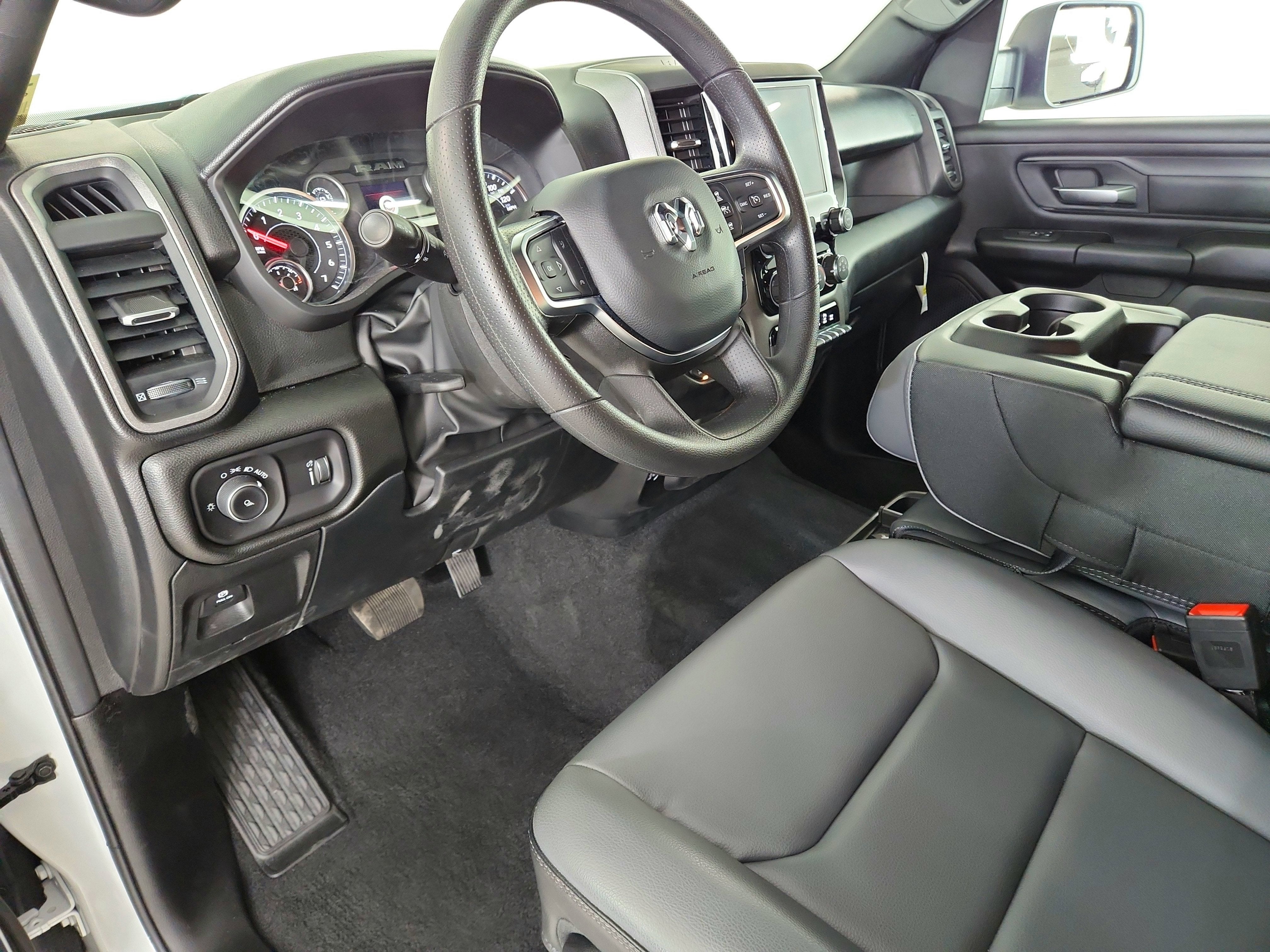 2026 RAM Ram 1500 RAM 1500 TRADESMAN CREW CAB 4X4 (144.5 IN WB 5 FT 7 IN BOX)