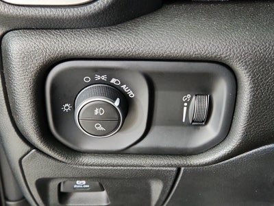 2026 RAM Ram 1500 RAM 1500 TRADESMAN CREW CAB 4X4 (144.5 IN WB 5 FT 7 IN BOX)
