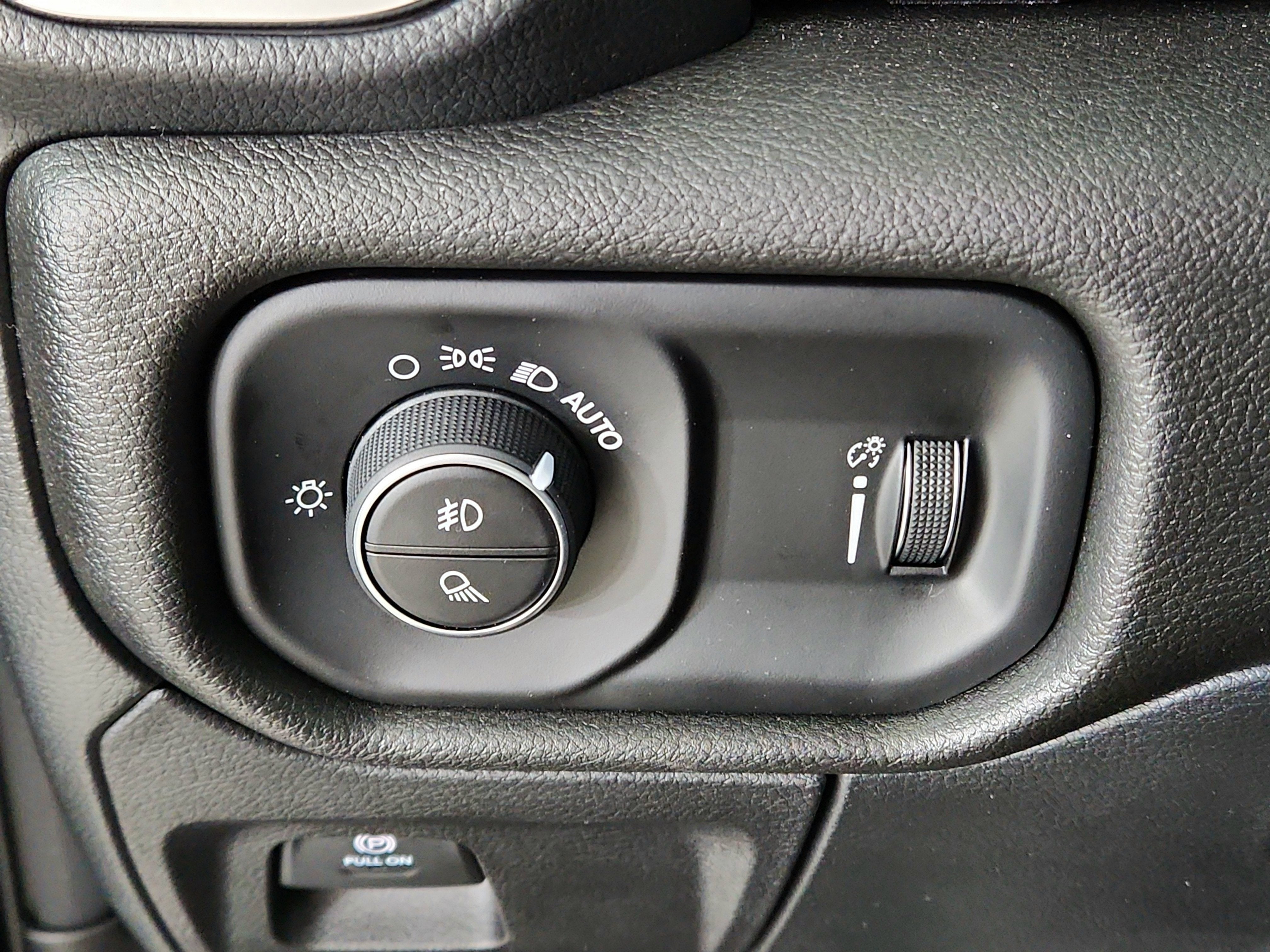 2026 RAM Ram 1500 RAM 1500 TRADESMAN CREW CAB 4X4 (144.5 IN WB 5 FT 7 IN BOX)