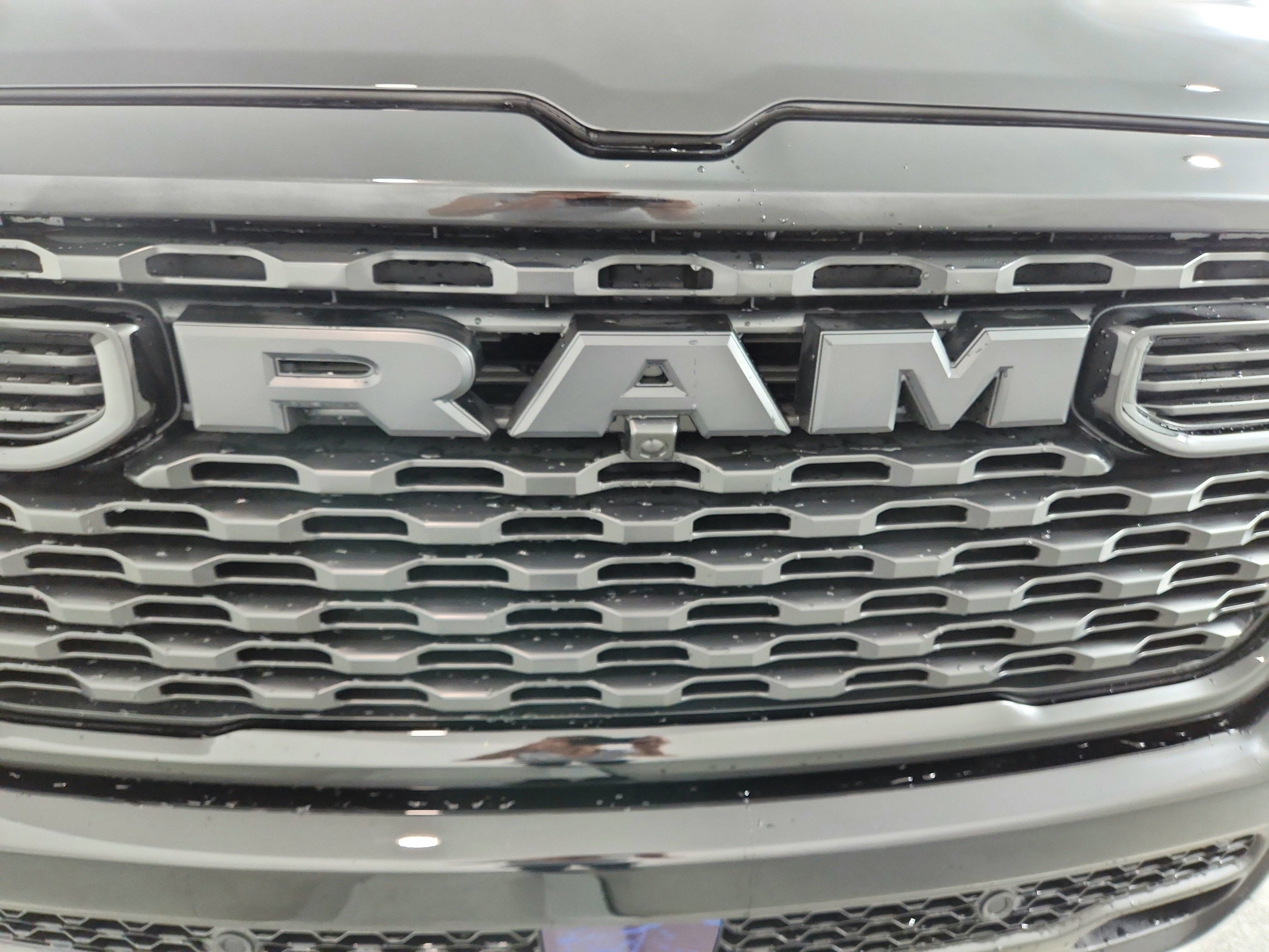 2026 RAM Ram 1500 RAM 1500 TRADESMAN CREW CAB 4X4 (144.5 IN WB 5 FT 7 IN BOX)