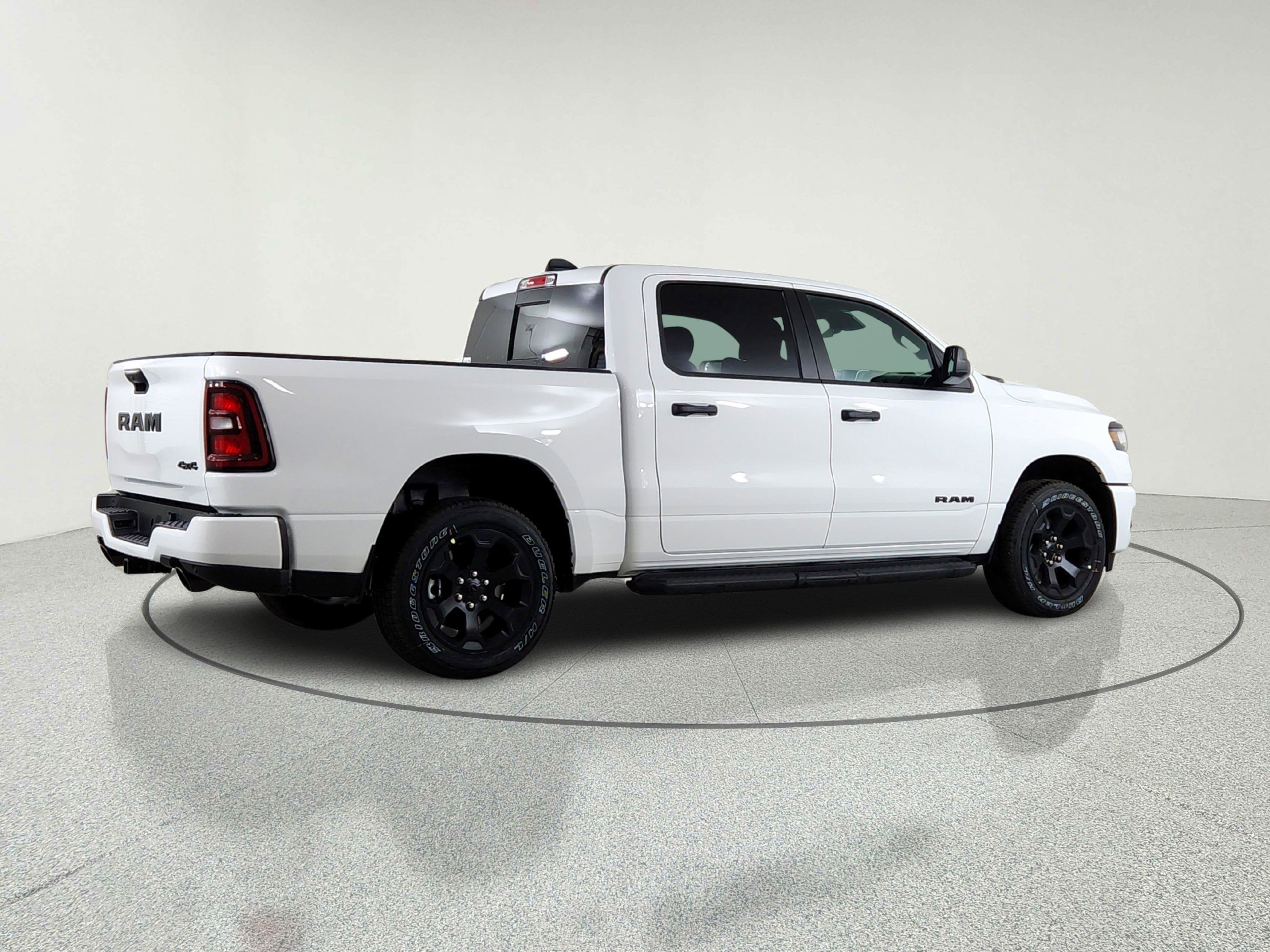 2026 RAM Ram 1500 RAM 1500 TRADESMAN CREW CAB 4X4 (144.5 IN WB 5 FT 7 IN BOX)