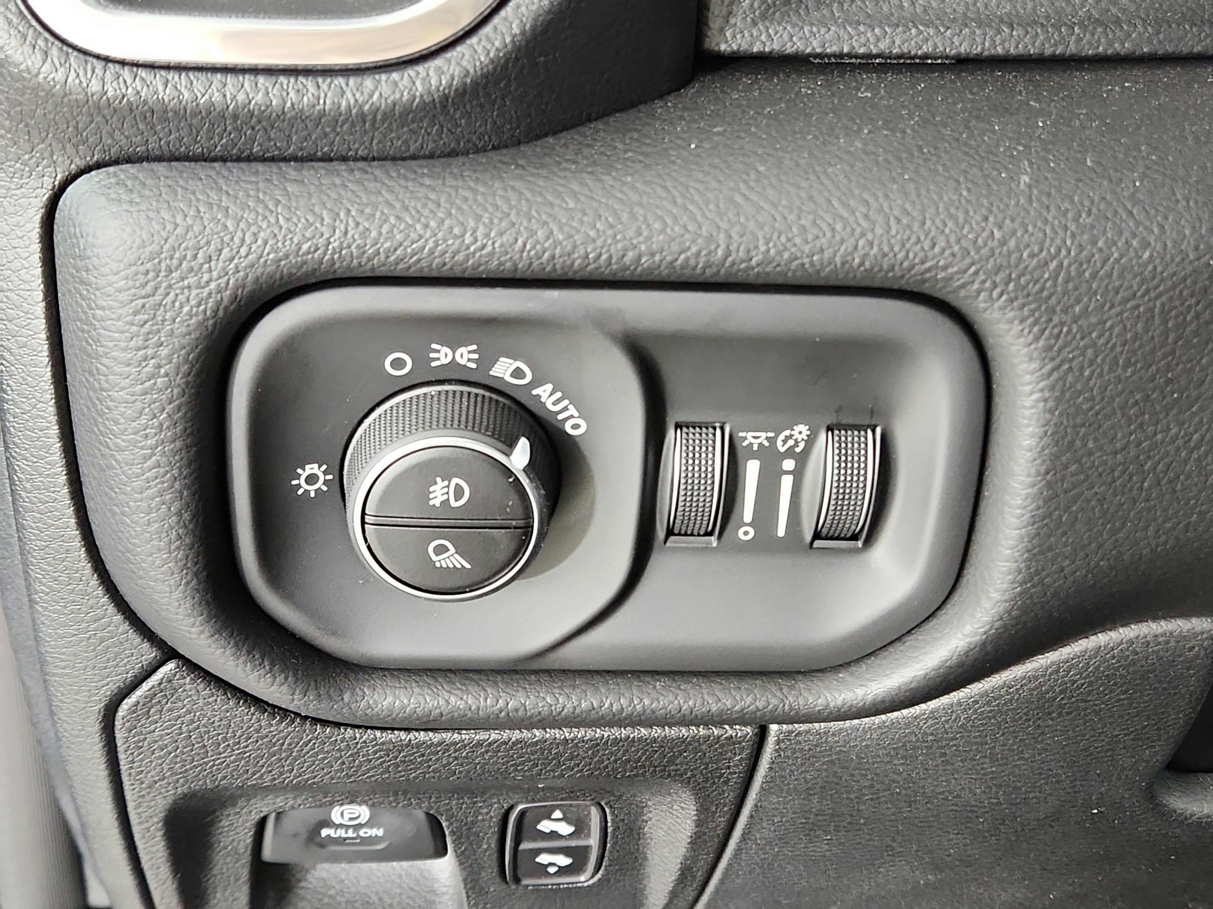2027 RAM Ram 1500 Laramie 4x4 Crew Cab 5'7" Box