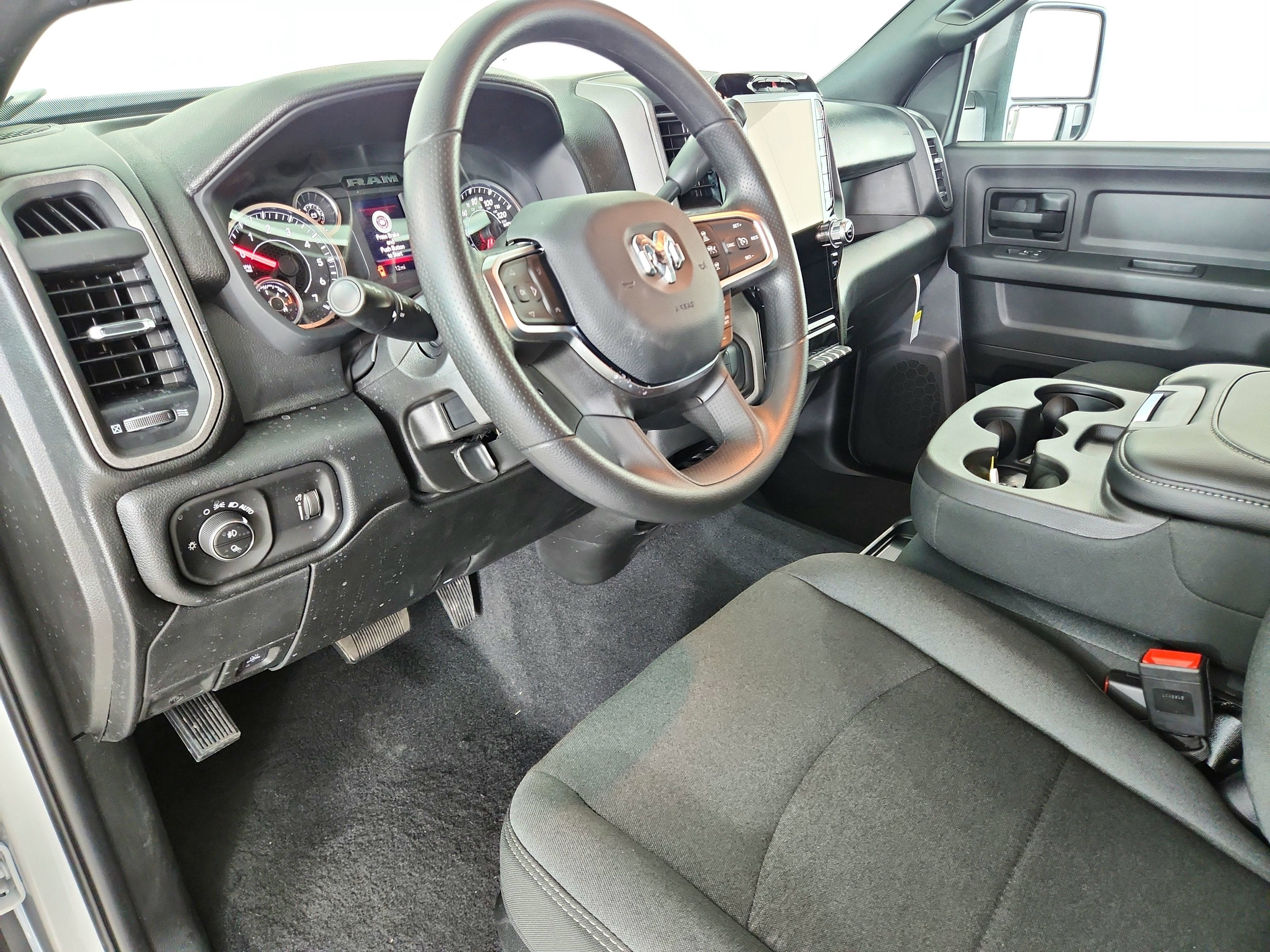 2026 RAM Ram 2500 RAM 2500 TRADESMAN CREW CAB 4X4 (149 IN WB 6 FT 4 IN BOX)