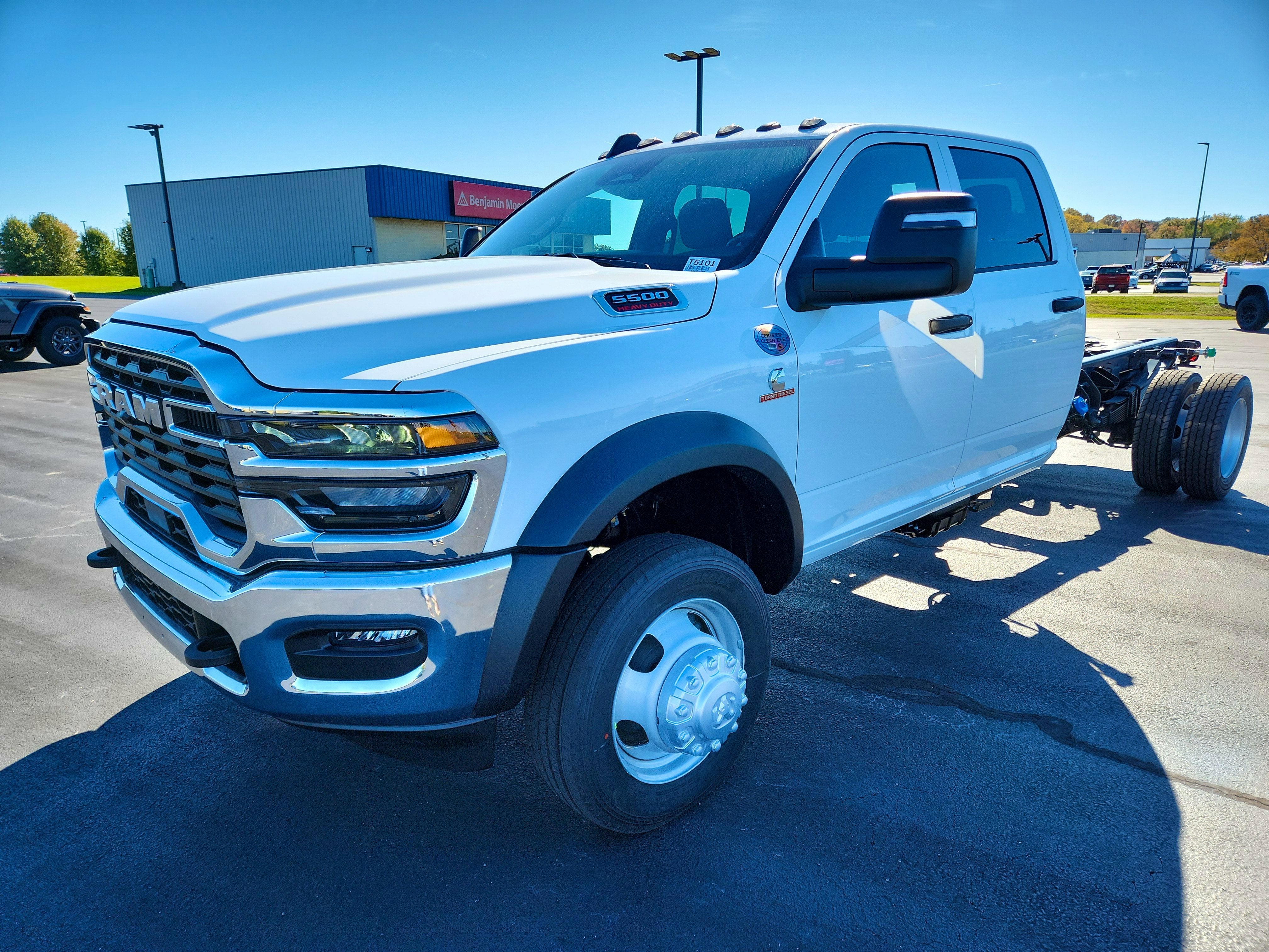 2026 RAM Ram 5500 Chassis Cab RAM 5500 CREW CAB CHASSIS 4X4 (197.4 IN WB - CA OF 84 IN)