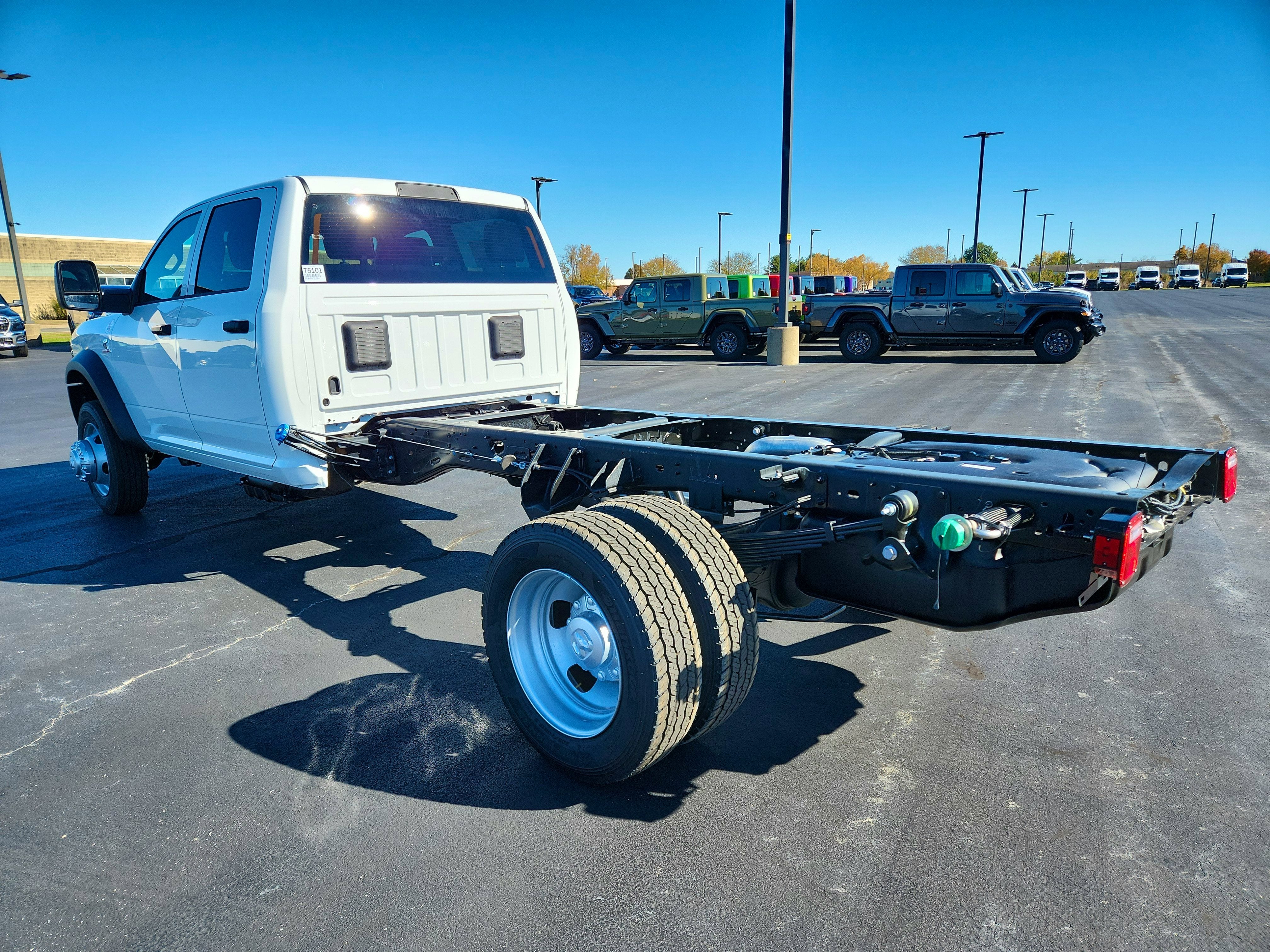 2026 RAM Ram 5500 Chassis Cab RAM 5500 CREW CAB CHASSIS 4X4 (197.4 IN WB - CA OF 84 IN)