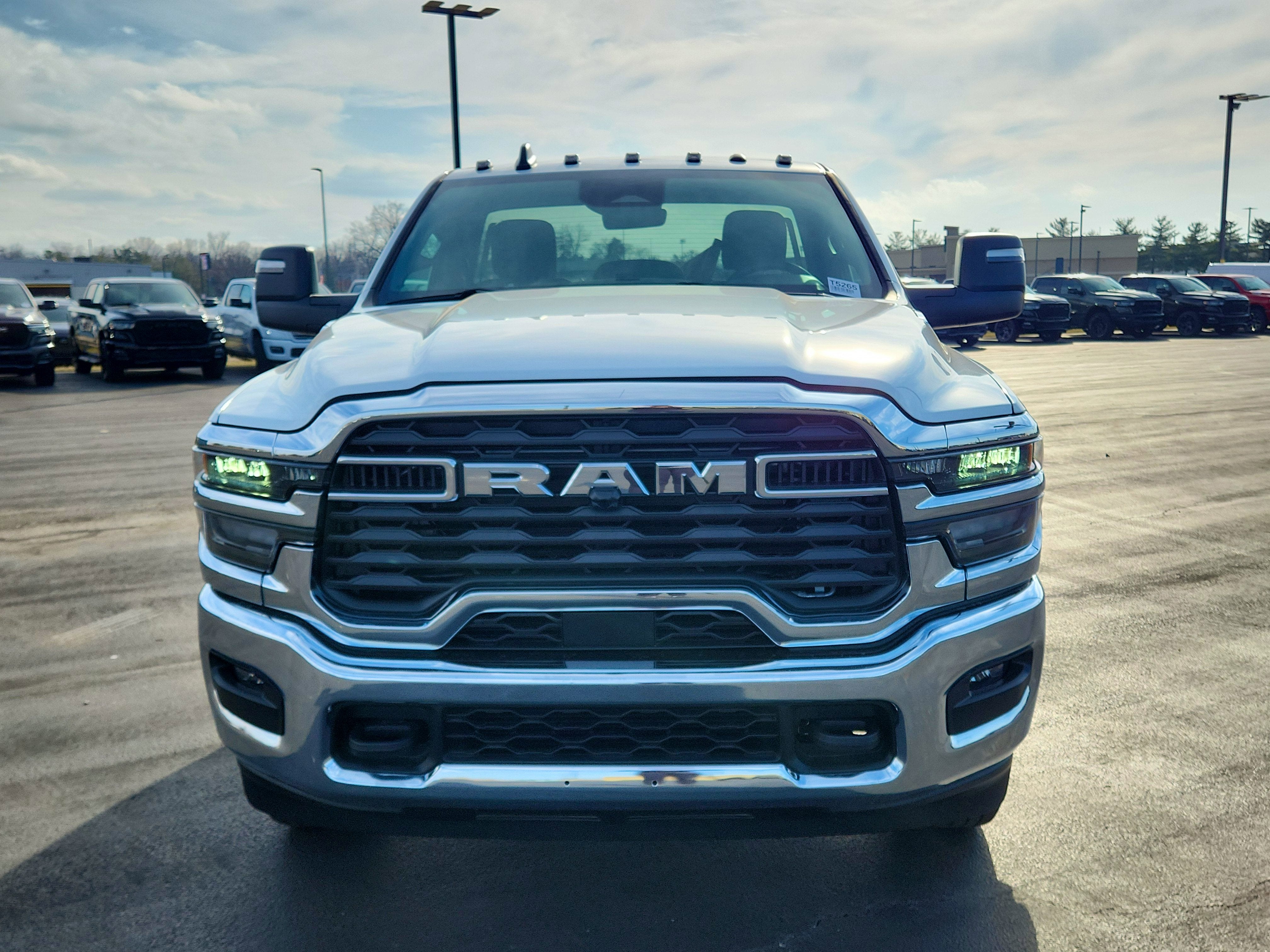 2026 RAM Ram 3500 Chassis Cab RAM 3500 REG CAB CHASSIS 4X4 (143.5 IN WB - CA OF 60 IN)