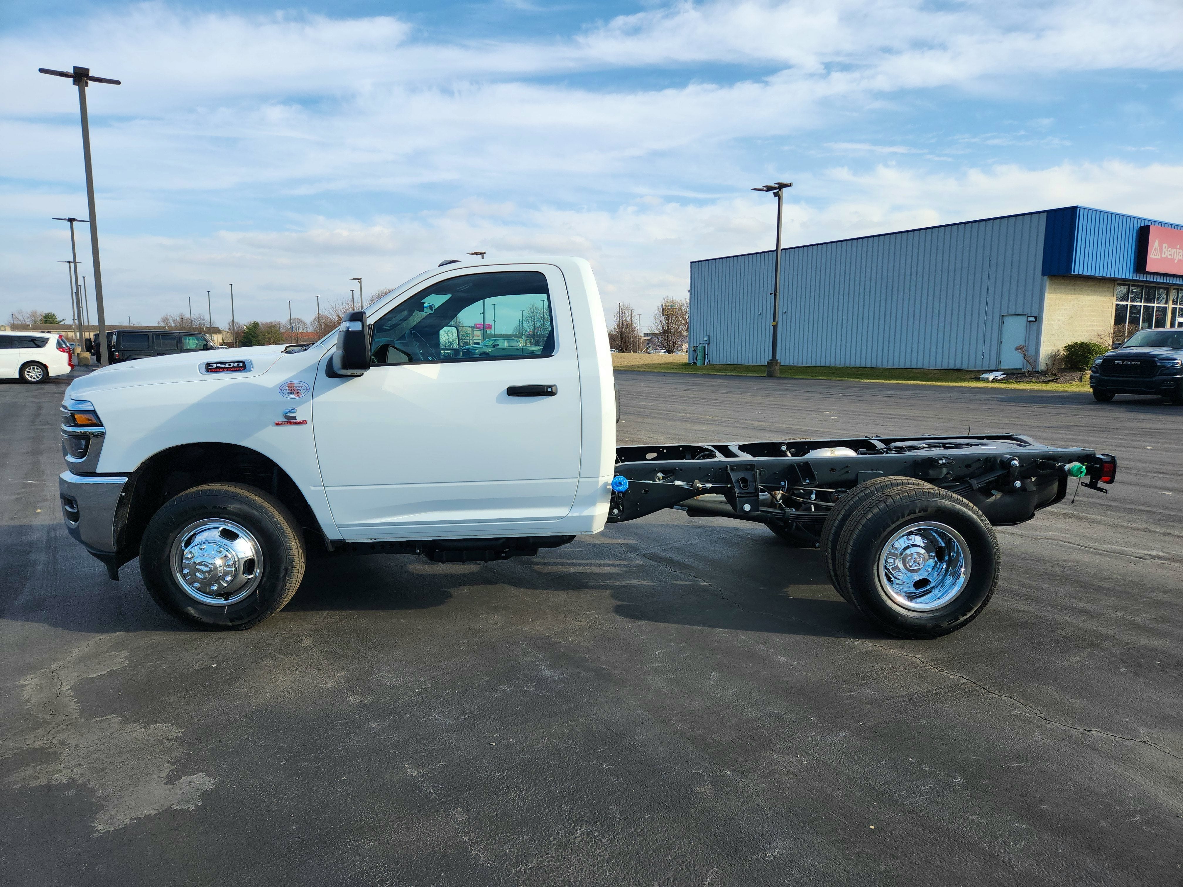 2026 RAM Ram 3500 Chassis Cab RAM 3500 REG CAB CHASSIS 4X4 (143.5 IN WB - CA OF 60 IN)