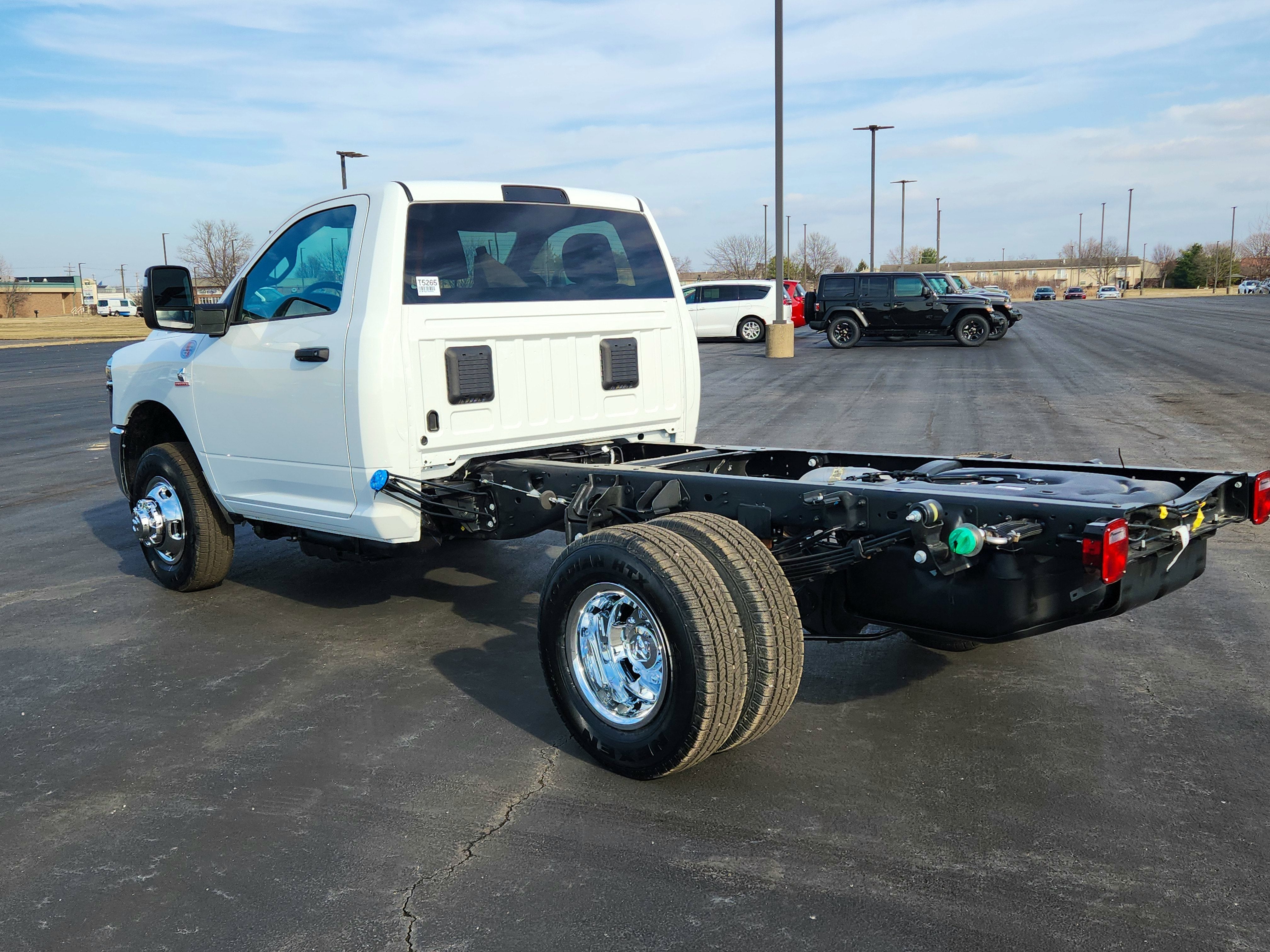 2026 RAM Ram 3500 Chassis Cab RAM 3500 REG CAB CHASSIS 4X4 (143.5 IN WB - CA OF 60 IN)
