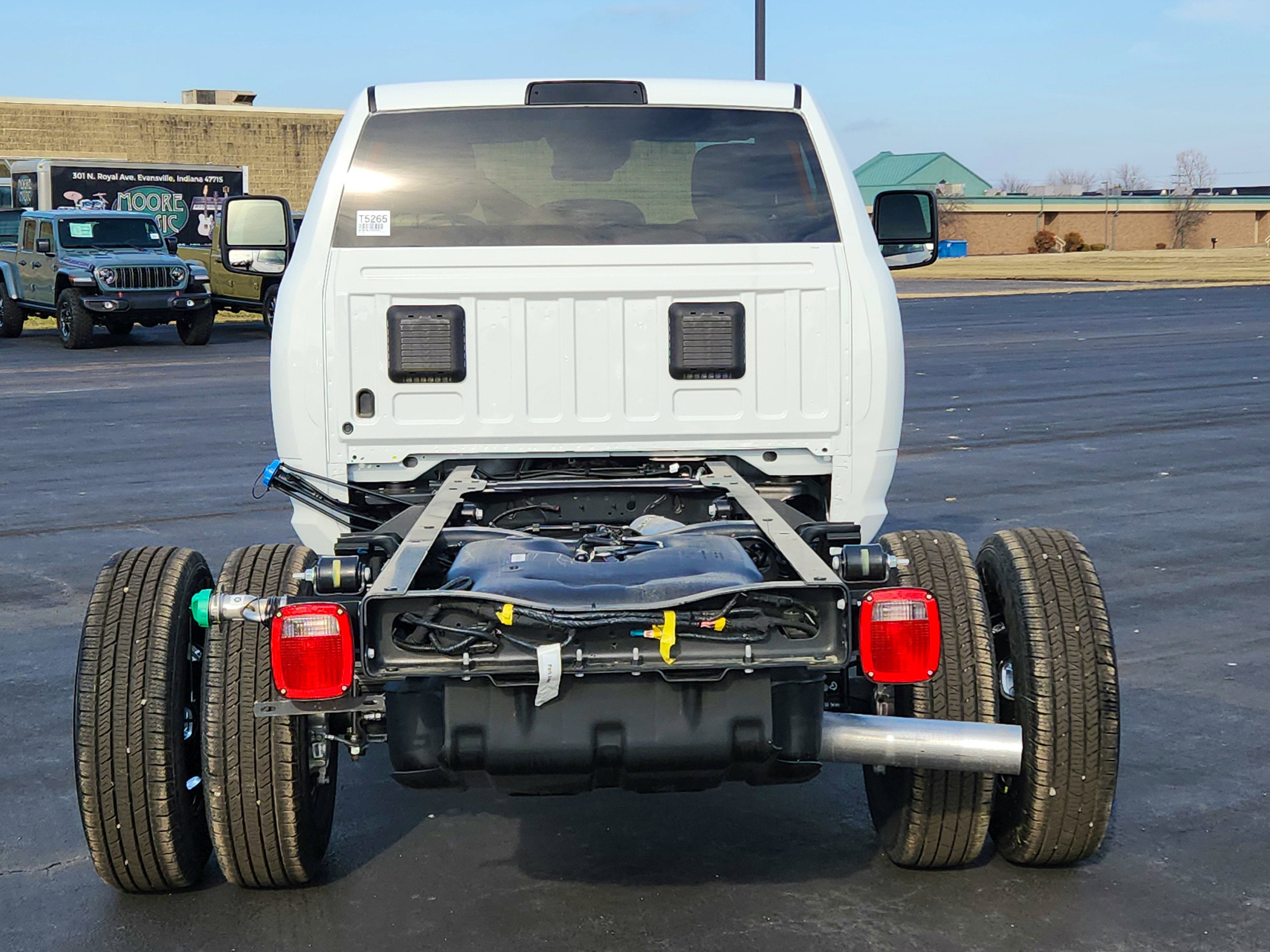 2026 RAM Ram 3500 Chassis Cab RAM 3500 REG CAB CHASSIS 4X4 (143.5 IN WB - CA OF 60 IN)