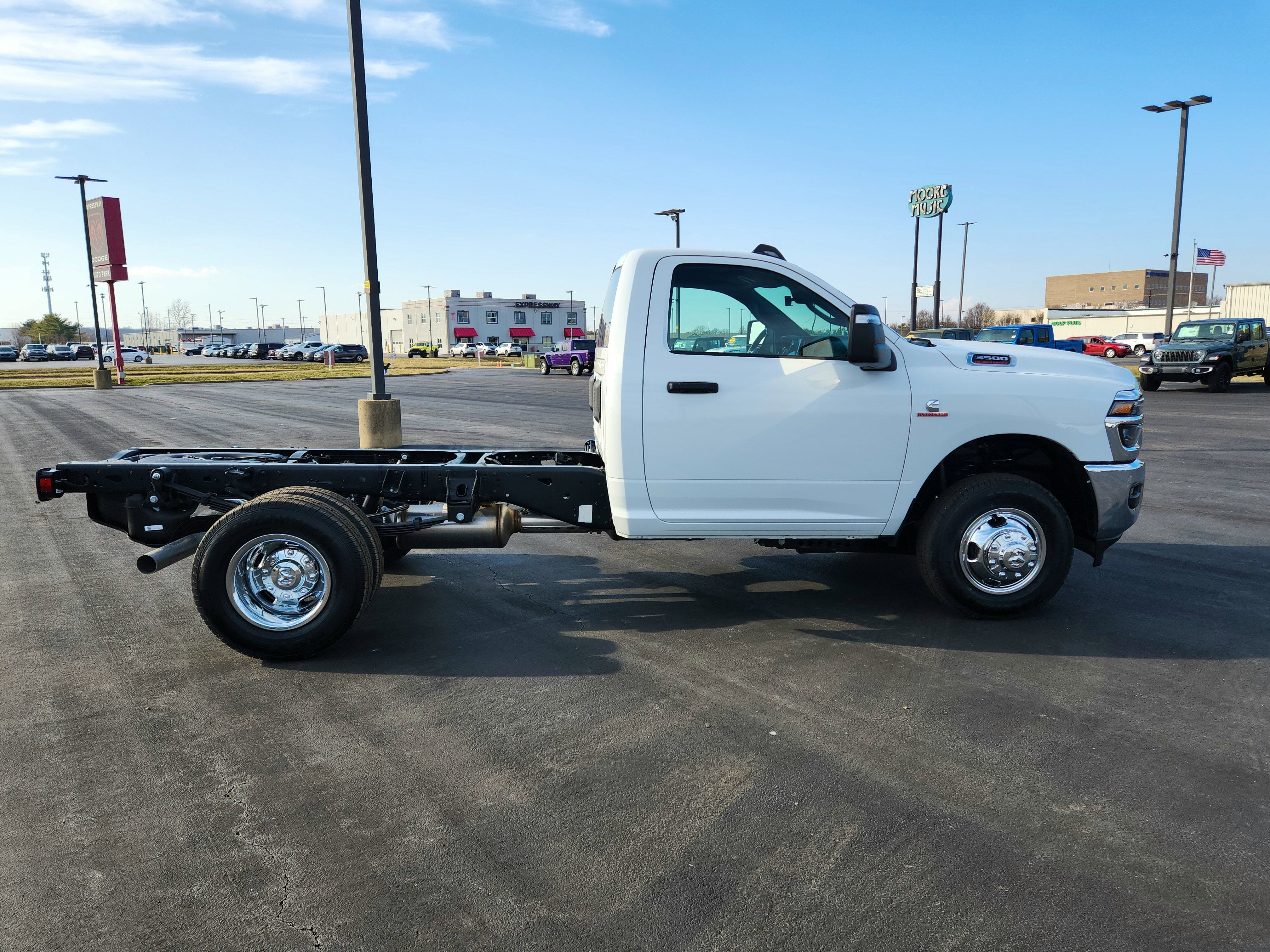 2026 RAM Ram 3500 Chassis Cab RAM 3500 REG CAB CHASSIS 4X4 (143.5 IN WB - CA OF 60 IN)