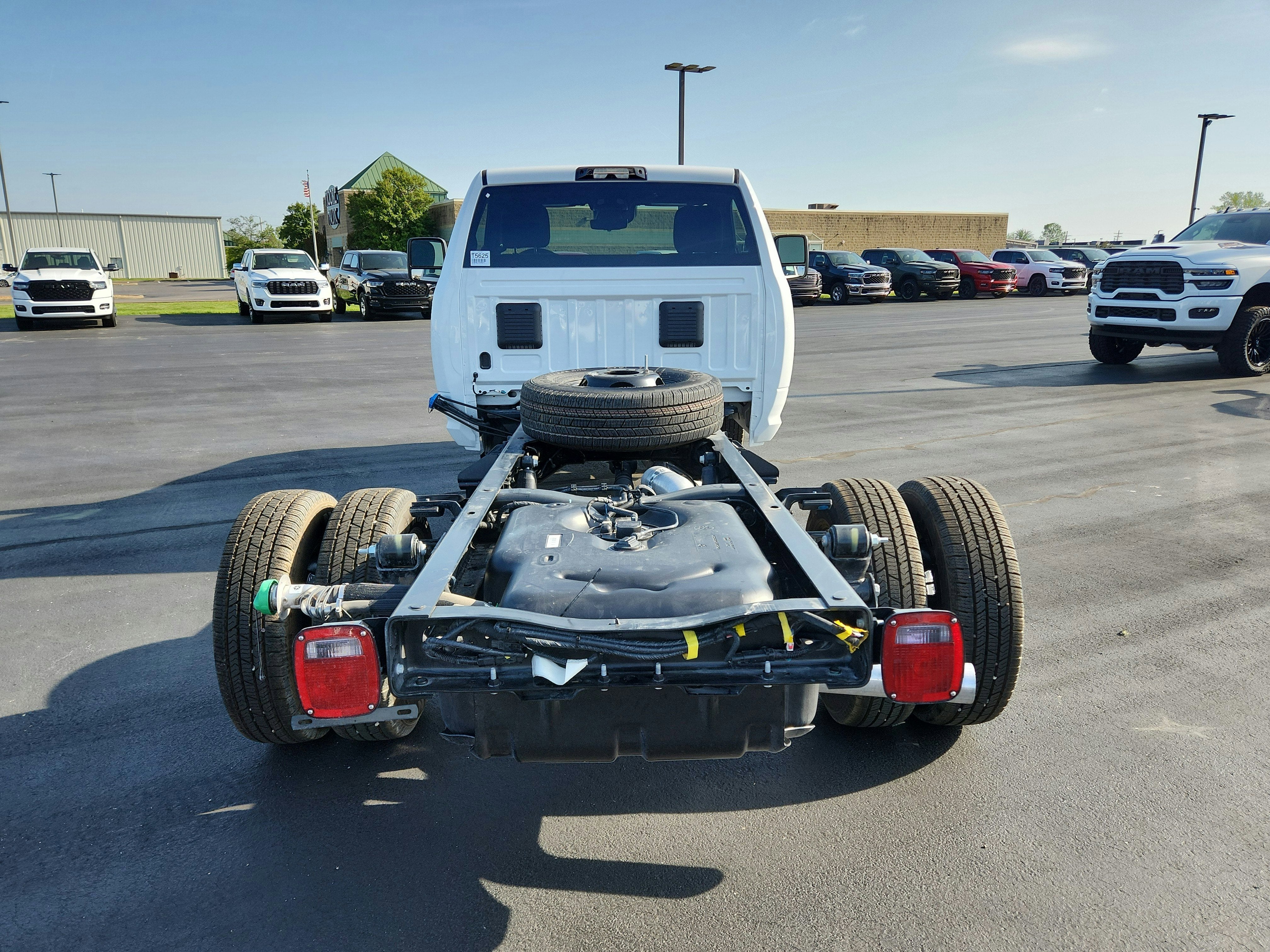 2026 RAM Ram 3500 Chassis Cab RAM 3500 REG CAB CHASSIS 4X4 (167.5 IN WB - CA OF 84 IN)