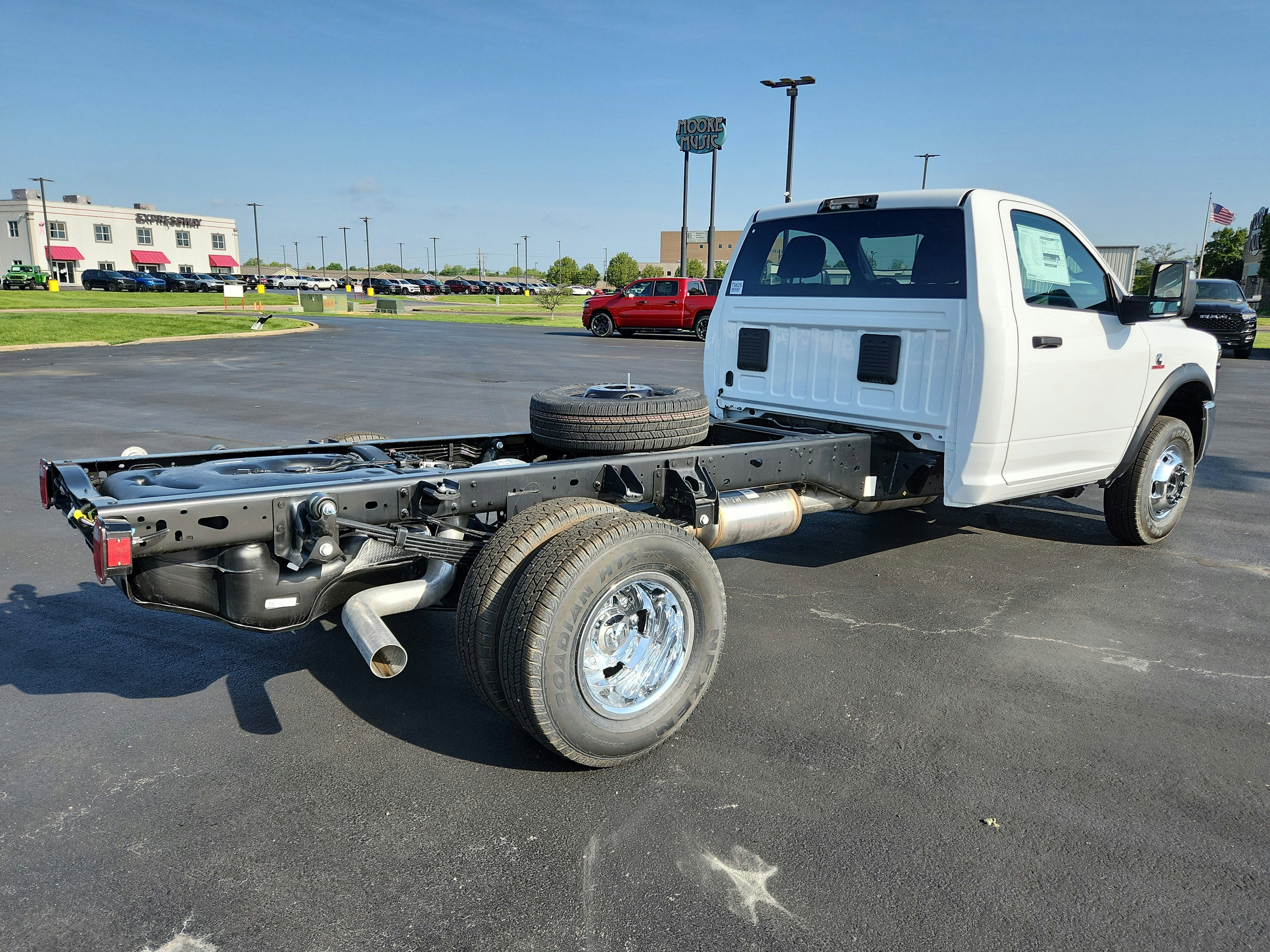2026 RAM Ram 3500 Chassis Cab RAM 3500 REG CAB CHASSIS 4X4 (167.5 IN WB - CA OF 84 IN)