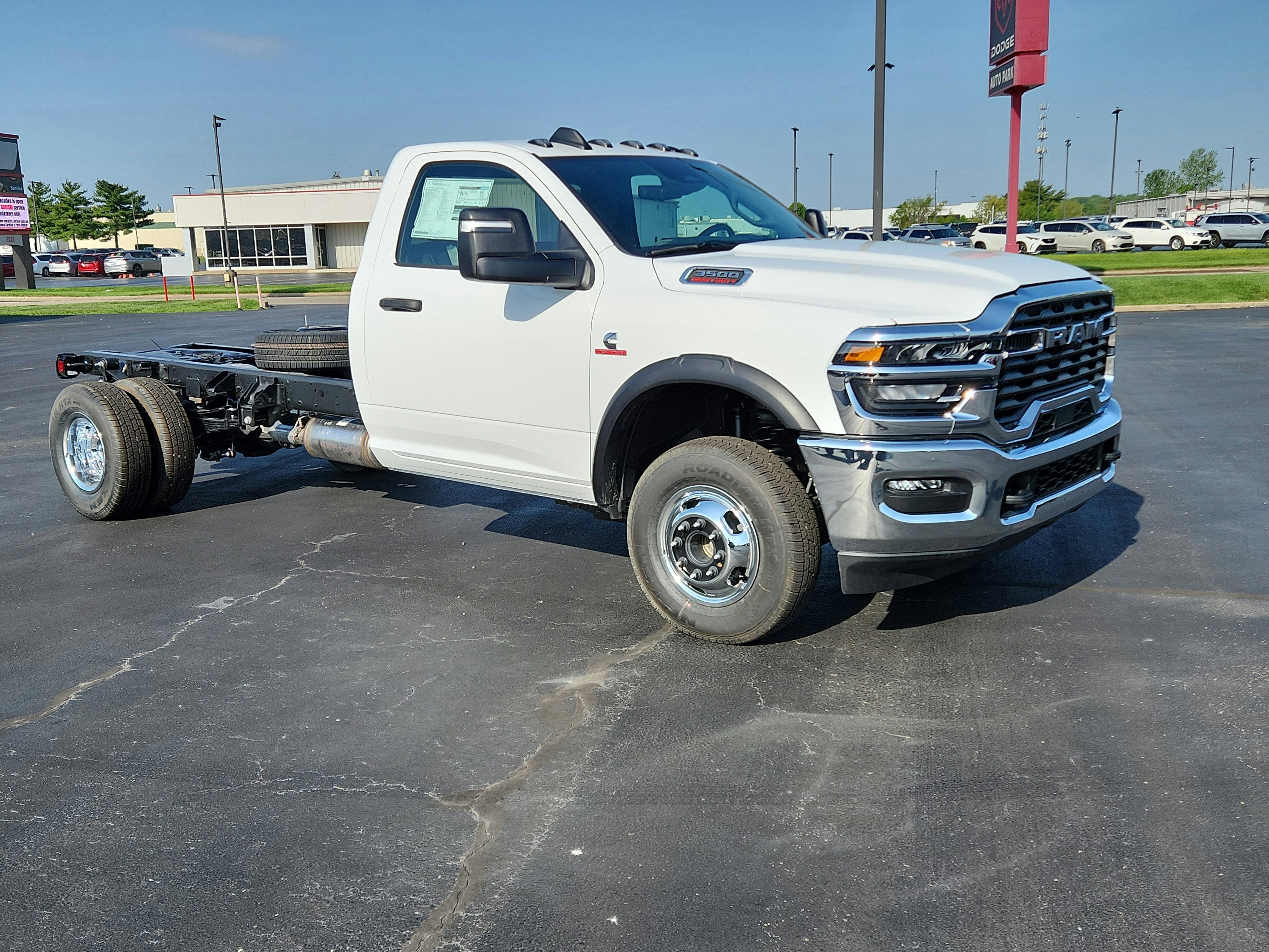 2026 RAM Ram 3500 Chassis Cab RAM 3500 REG CAB CHASSIS 4X4 (167.5 IN WB - CA OF 84 IN)