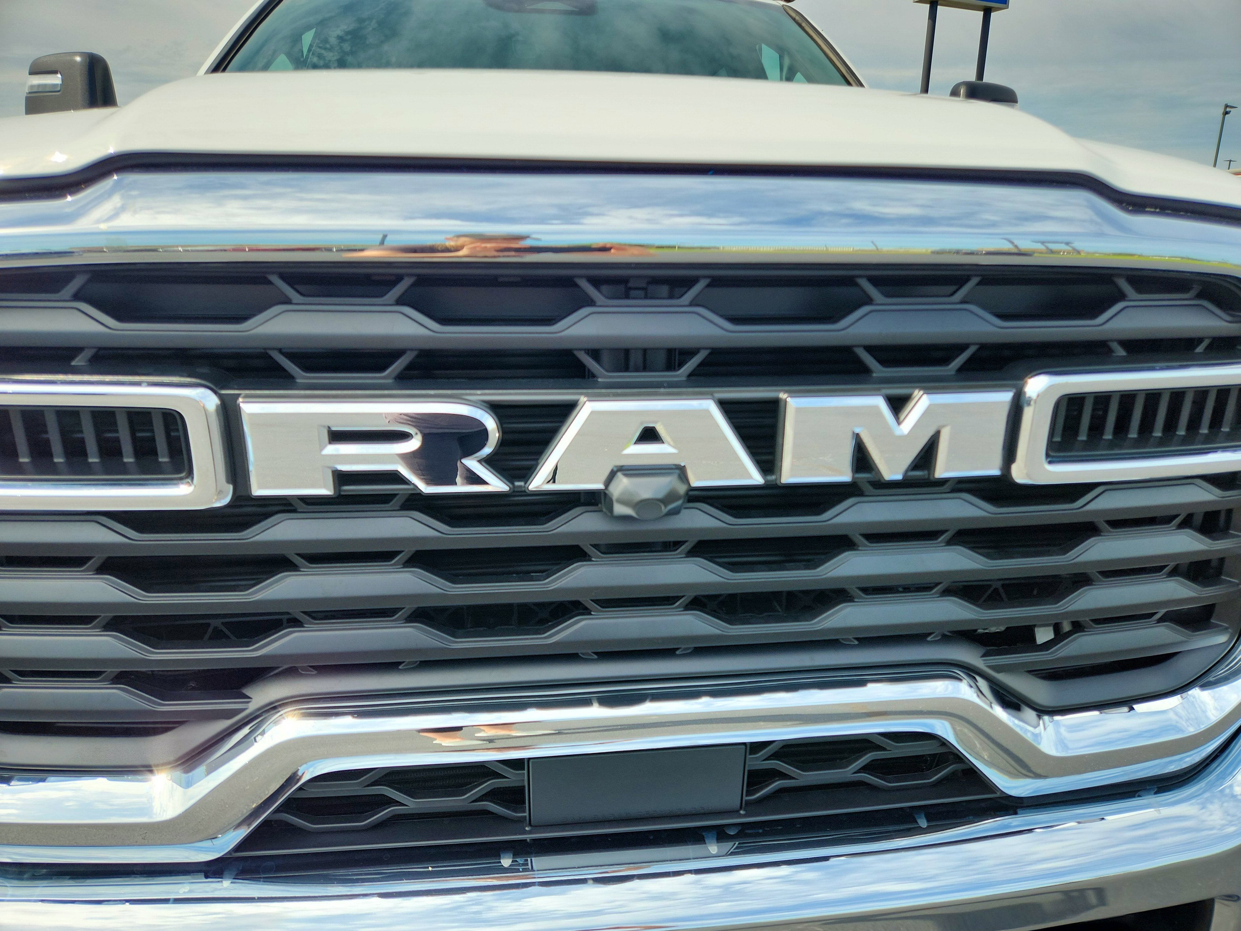 2026 RAM Ram 3500 Chassis Cab RAM 3500 CREW CAB CHASSIS 4X4 (172.4 IN WB - CA OF 60 IN)