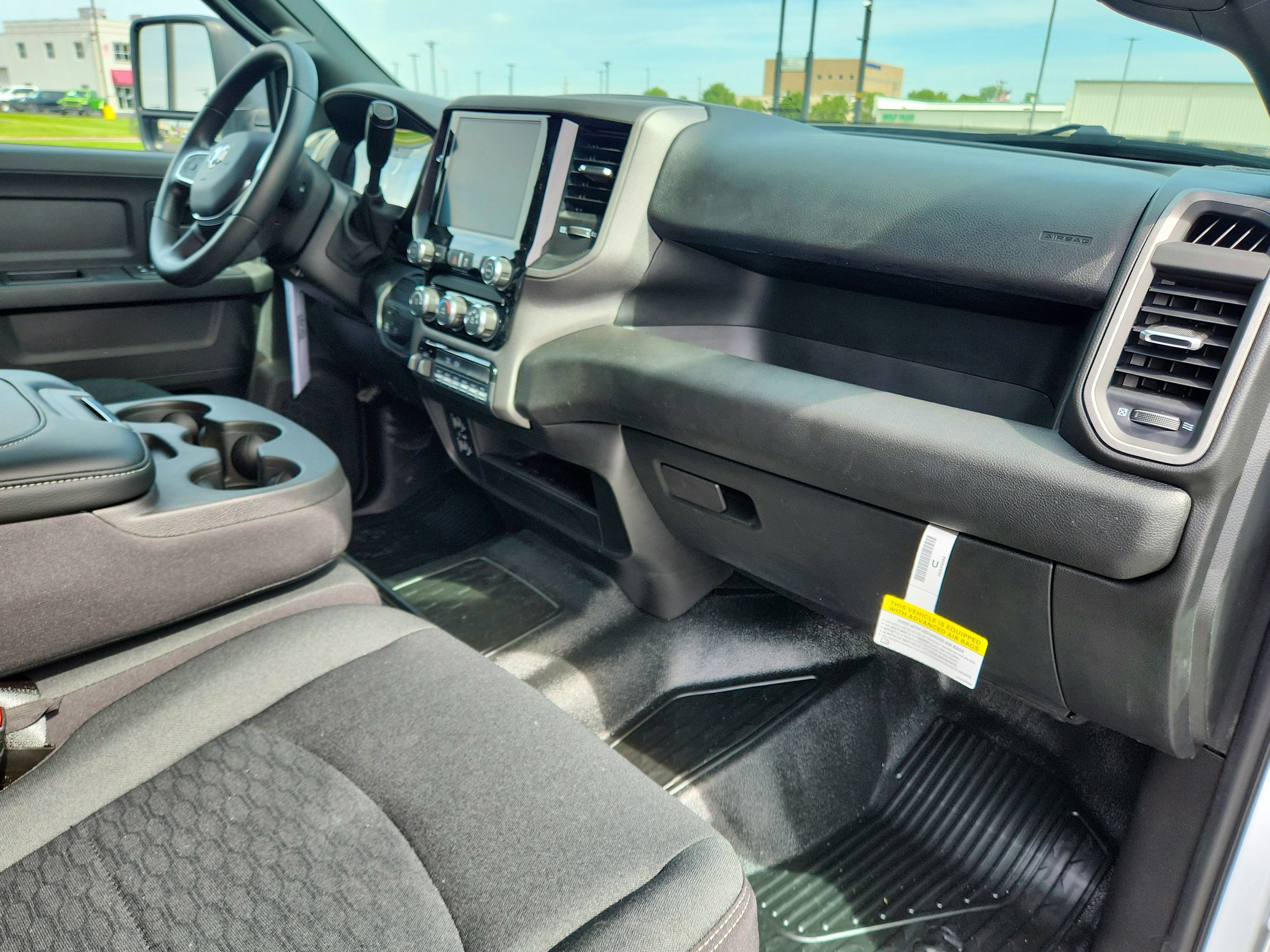 2026 RAM Ram 3500 Chassis Cab RAM 3500 CREW CAB CHASSIS 4X4 (172.4 IN WB - CA OF 60 IN)