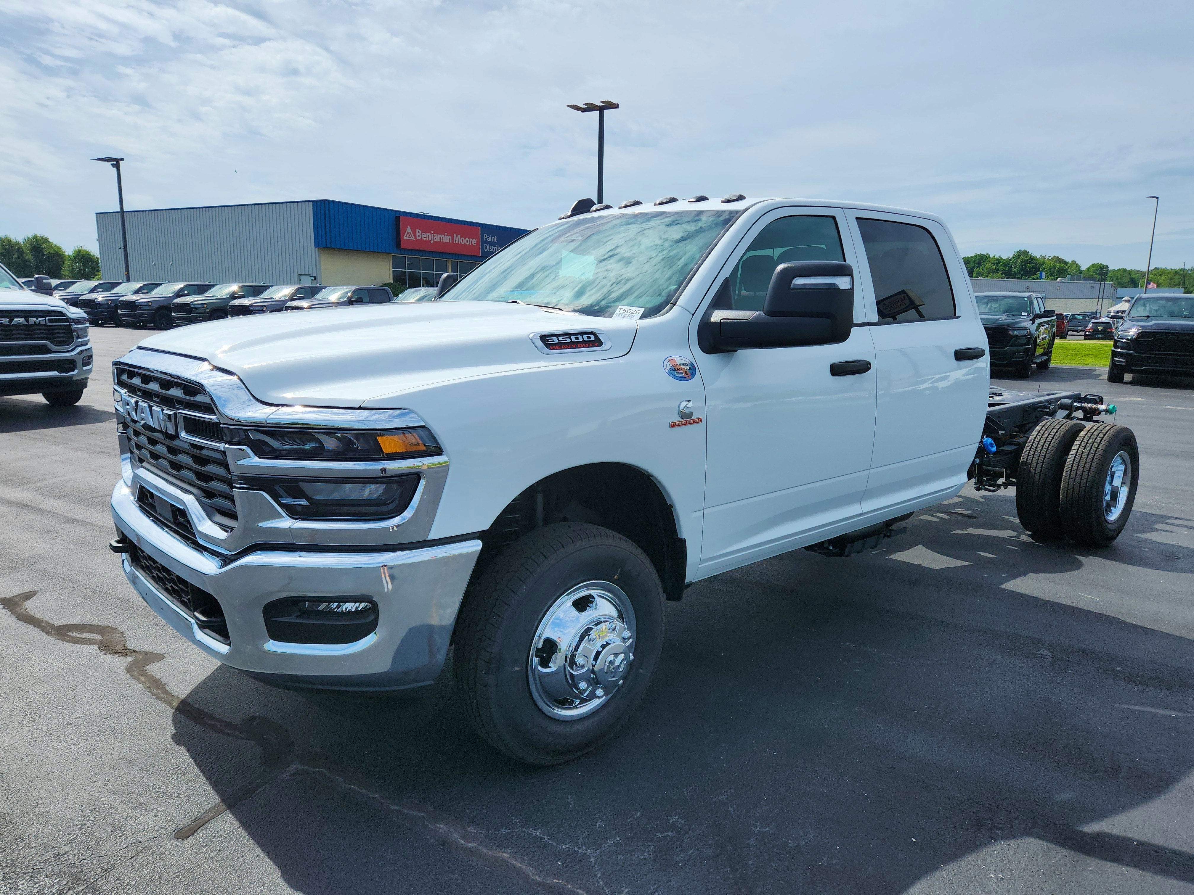 2026 RAM Ram 3500 Chassis Cab RAM 3500 CREW CAB CHASSIS 4X4 (172.4 IN WB - CA OF 60 IN)