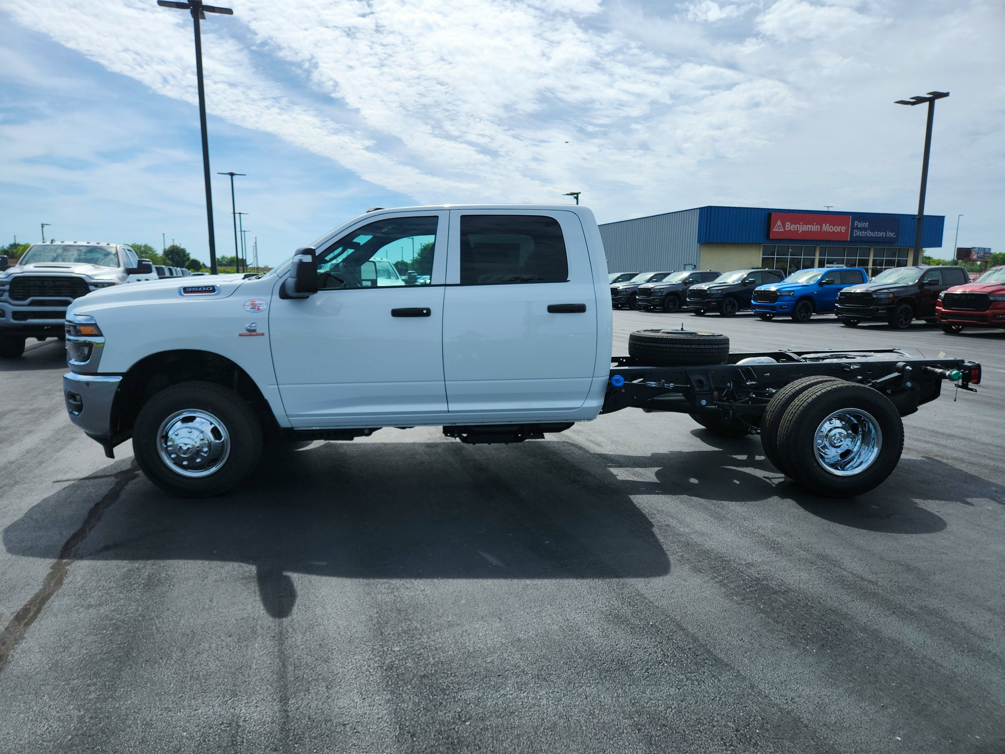 2026 RAM Ram 3500 Chassis Cab RAM 3500 CREW CAB CHASSIS 4X4 (172.4 IN WB - CA OF 60 IN)