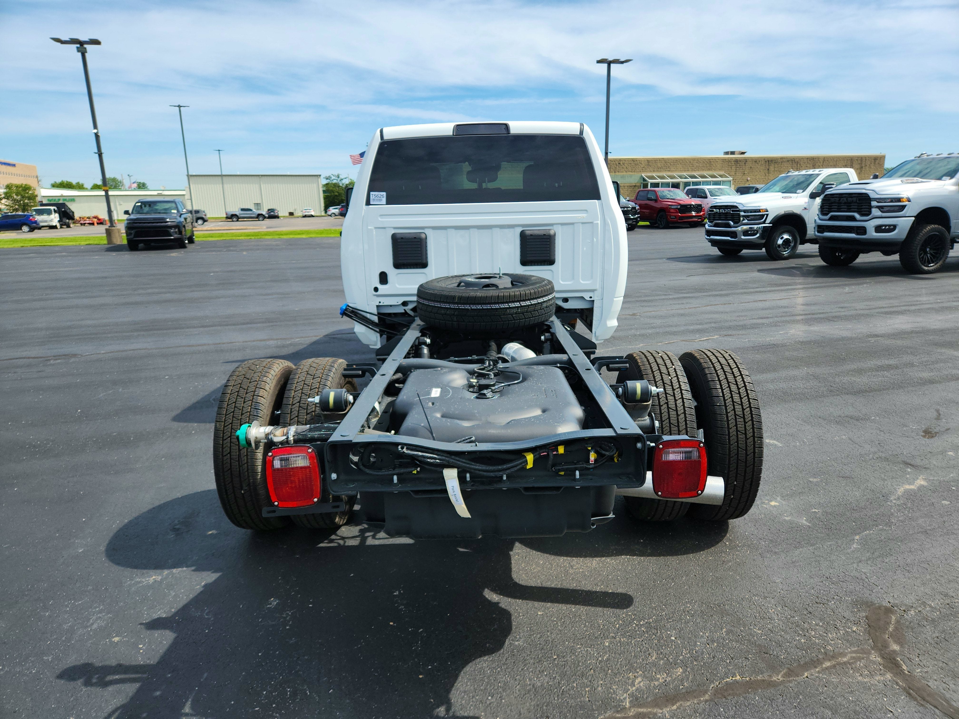 2026 RAM Ram 3500 Chassis Cab RAM 3500 CREW CAB CHASSIS 4X4 (172.4 IN WB - CA OF 60 IN)