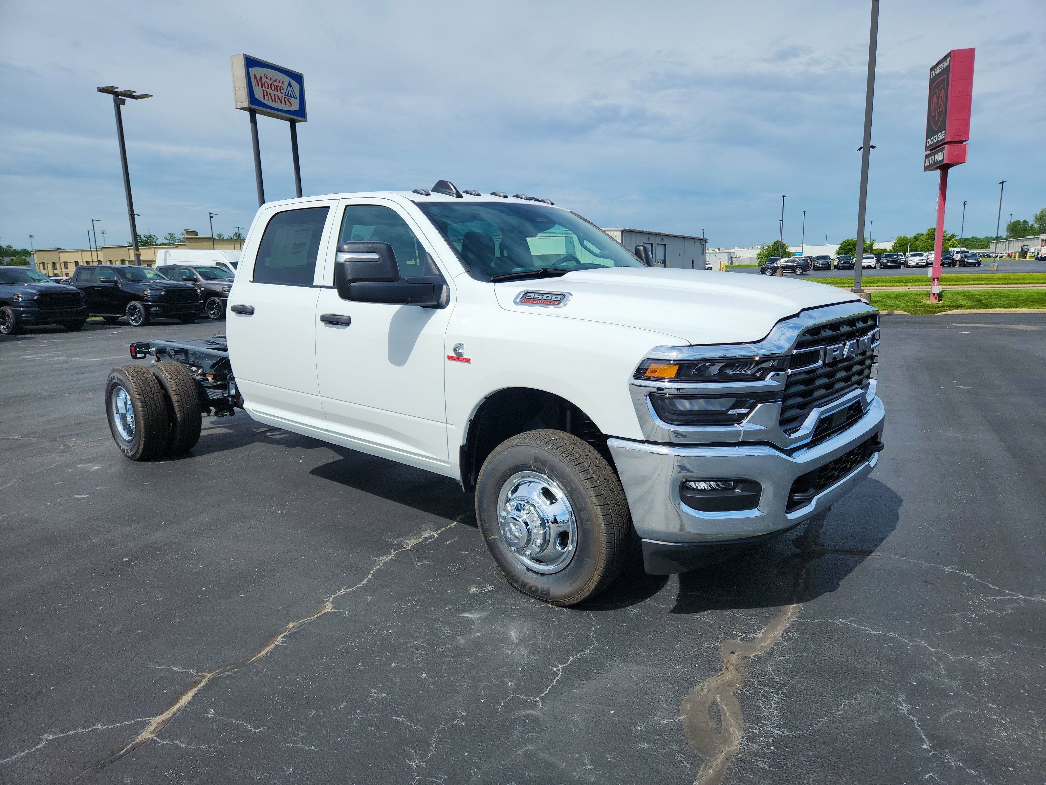 2026 RAM Ram 3500 Chassis Cab RAM 3500 CREW CAB CHASSIS 4X4 (172.4 IN WB - CA OF 60 IN)