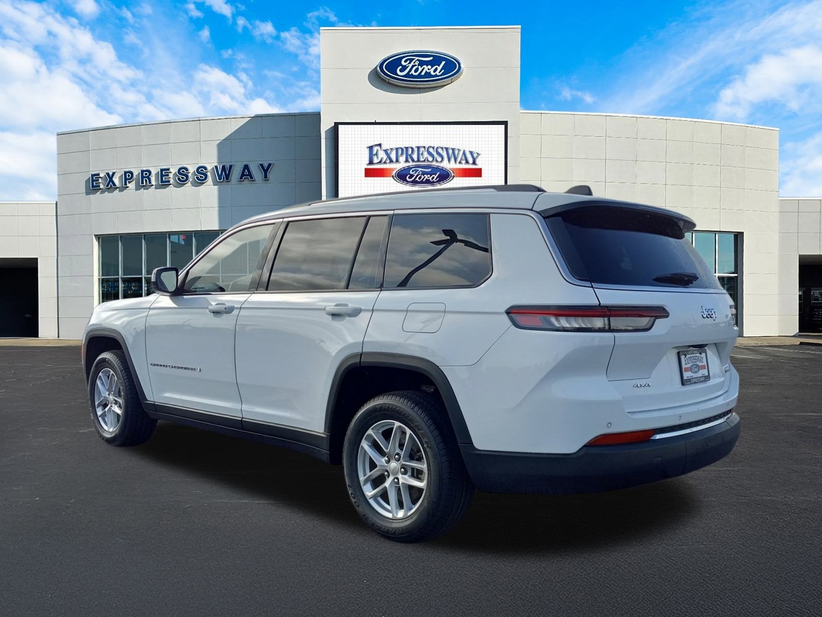 2023 Jeep Grand Cherokee L Laredo