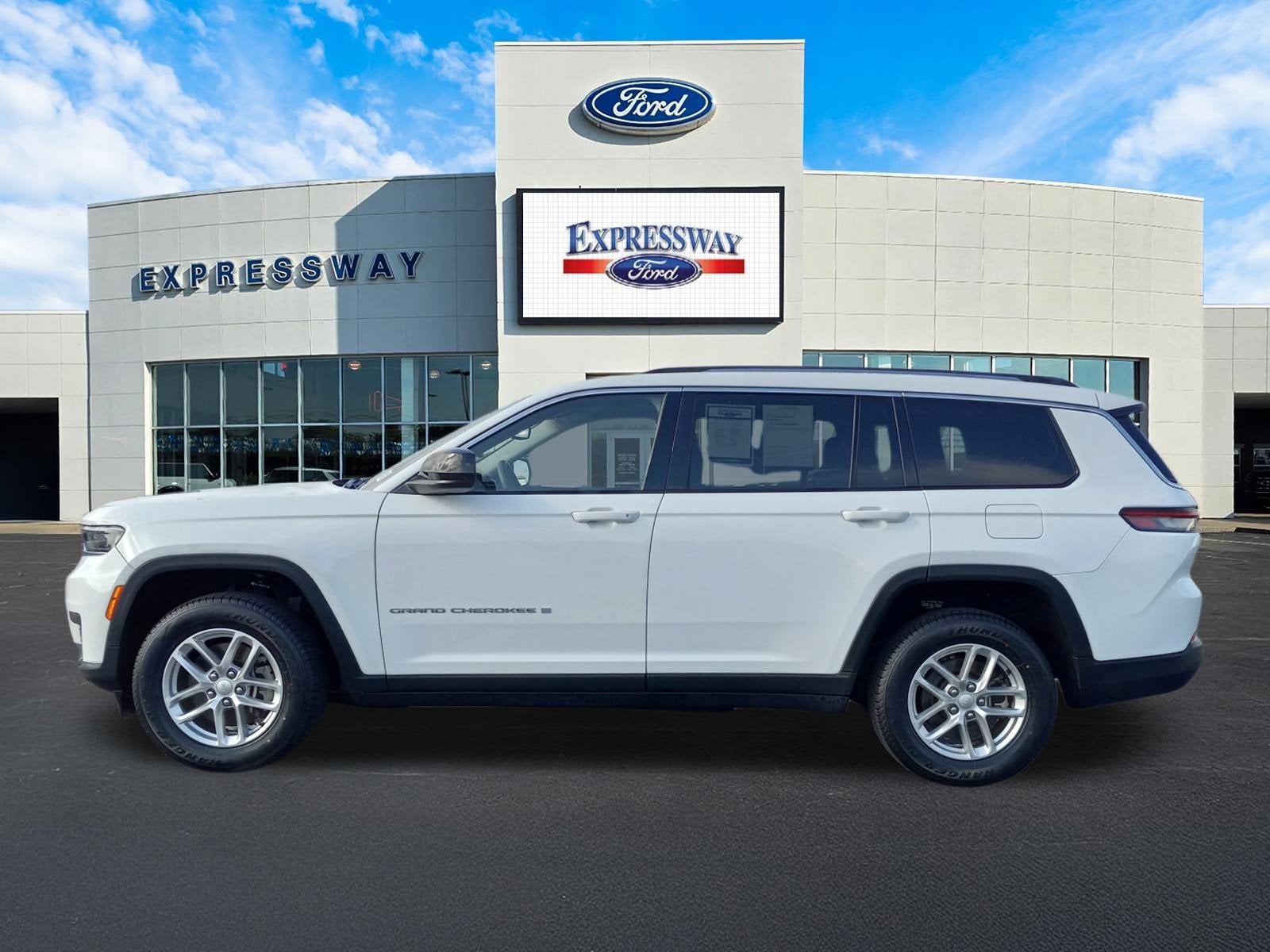 2023 Jeep Grand Cherokee L Laredo