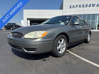2004 Ford Taurus SE